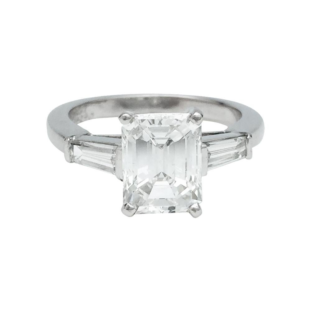 A 950/000 platinum Van Cleef & Arpels ring, centred with a 2,01 carats emerald cut diamond, G colour, VS 2 clarity, shouldered with taper-cut diamonds. 
Gemological Institute of America certificate.
Size : 5.75 can be sized for two or three