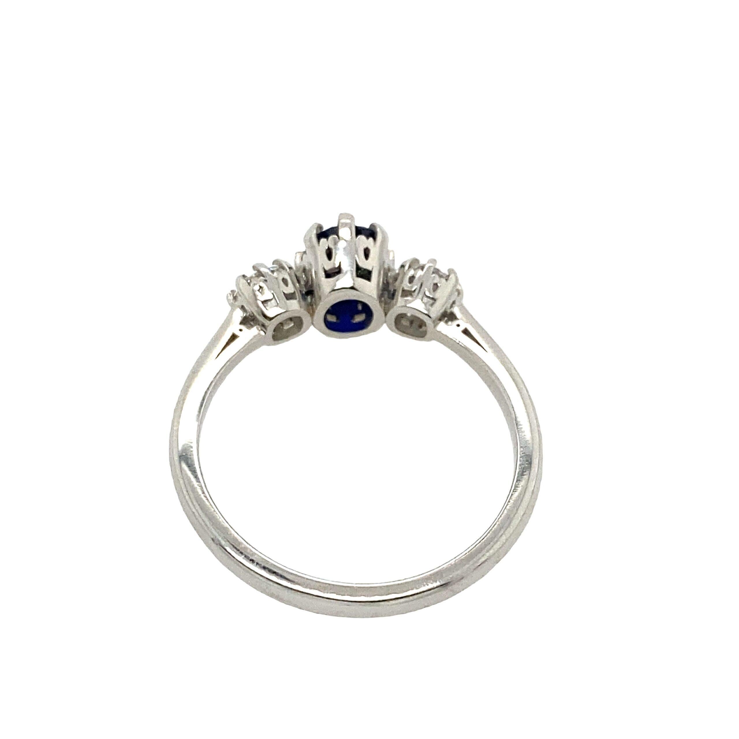 Platinum Very Finest Blue 0.81ct Sapphire 3 Stone Ring with 0.37ct of Diamonds In New Condition For Sale In London, GB