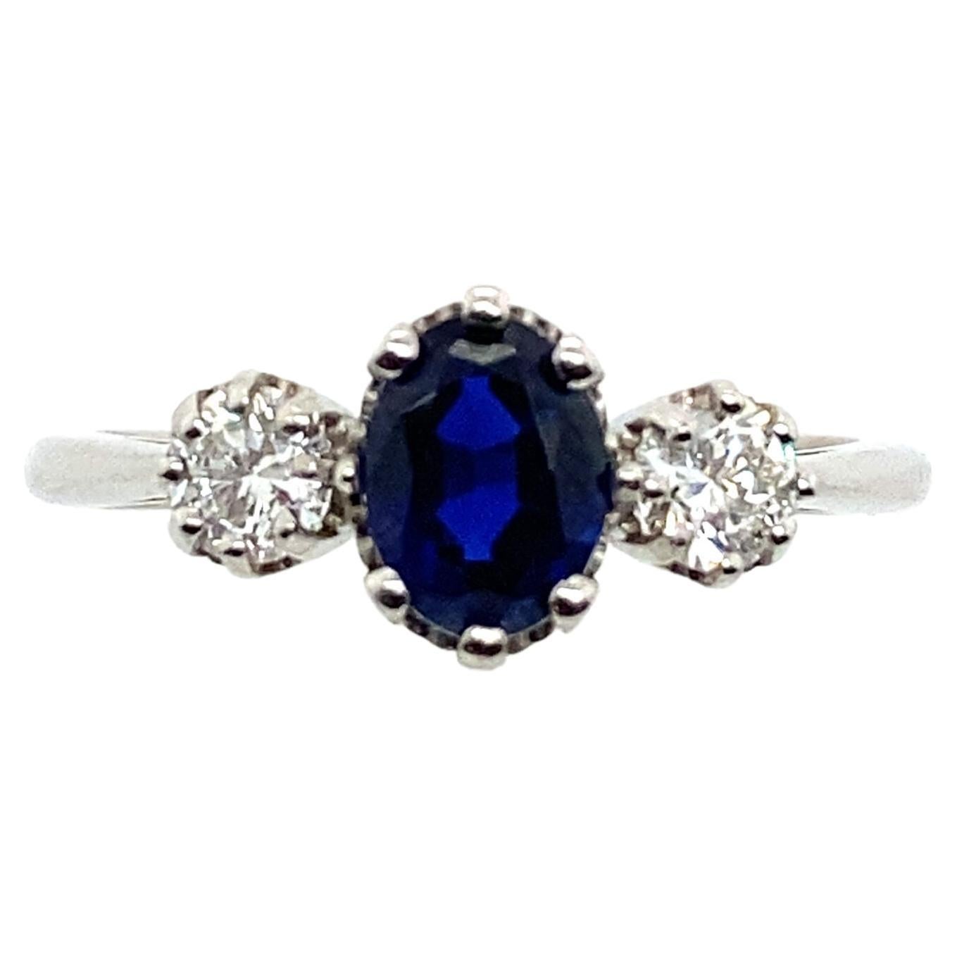 Platin Sehr feinster blauer 0,96 Karat Saphir und 0,38 Karat Diamant 3 Stein Ring