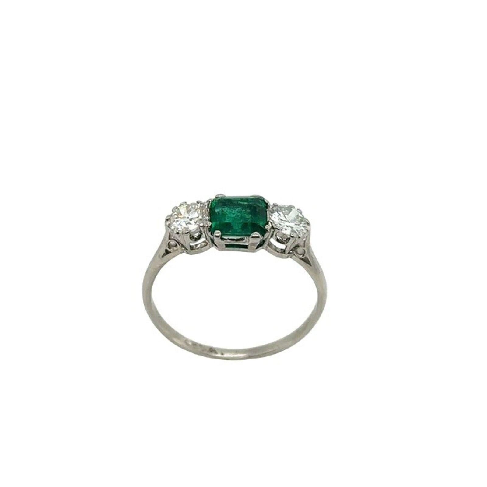 Platinum Vintage 1.0ct Square Natural Emerald with Matching 0.33ct Diamonds In Excellent Condition For Sale In London, GB