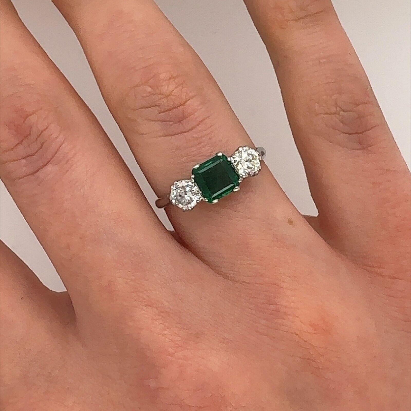 Platinum Vintage 1.0ct Square Natural Emerald with Matching 0.33ct Diamonds For Sale 3