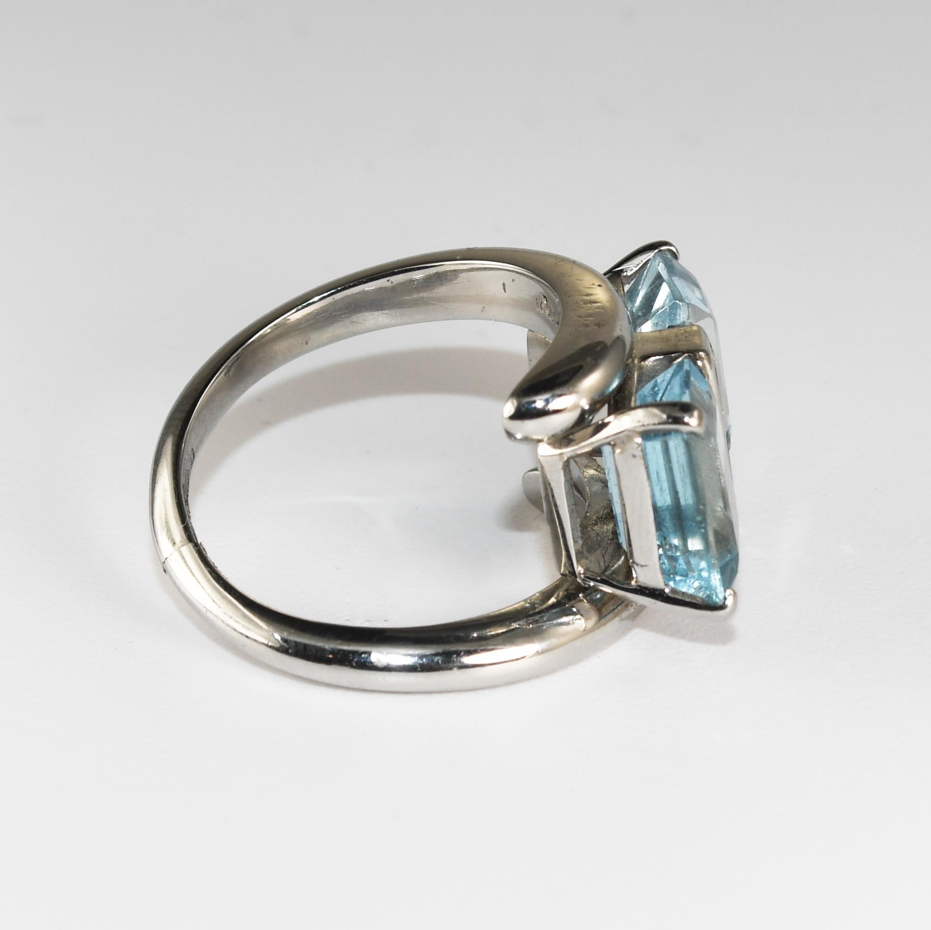 Anillo vintage de platino con aguamarina y diamantes Corte baguette en venta