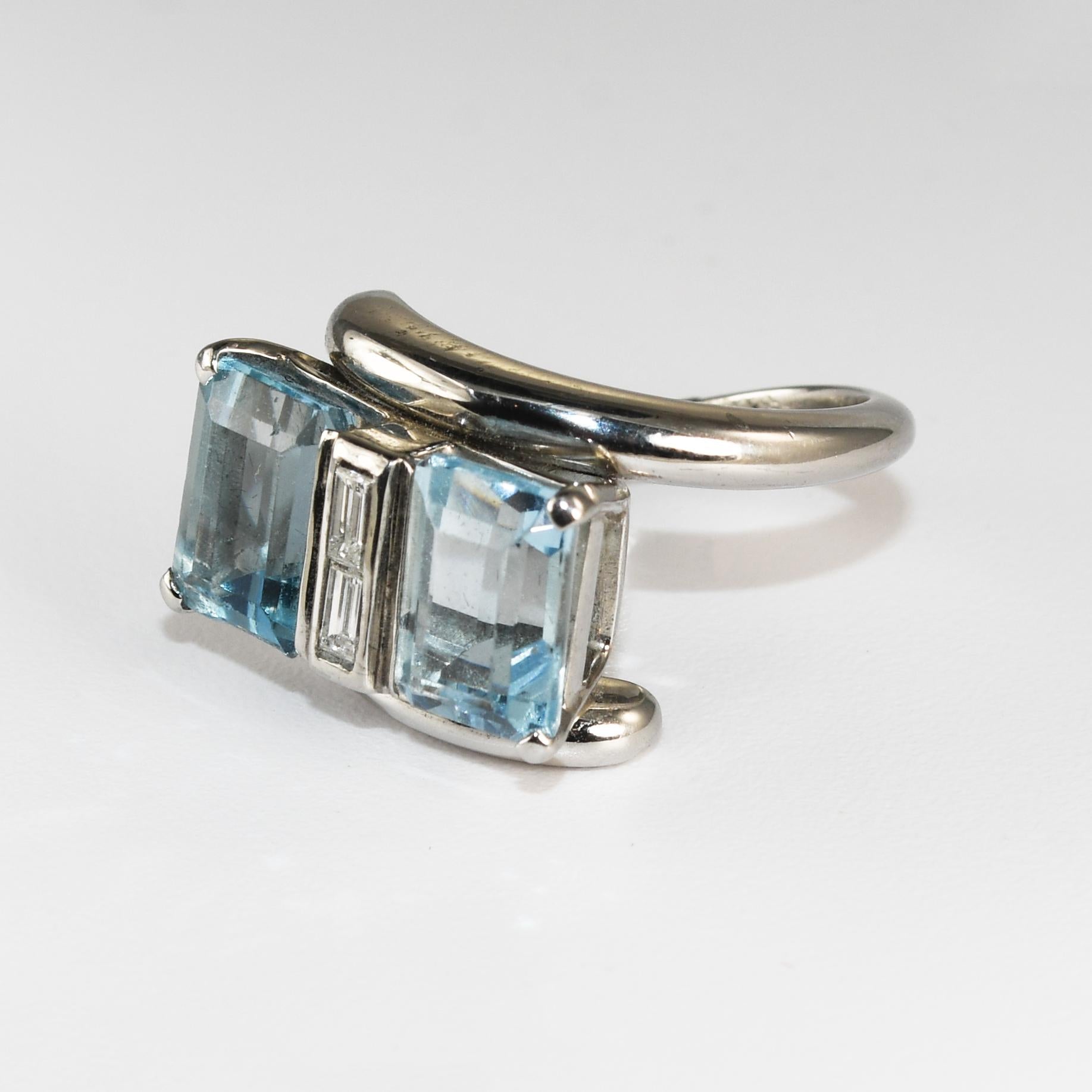 Anillo vintage de platino con aguamarina y diamantes en venta 1