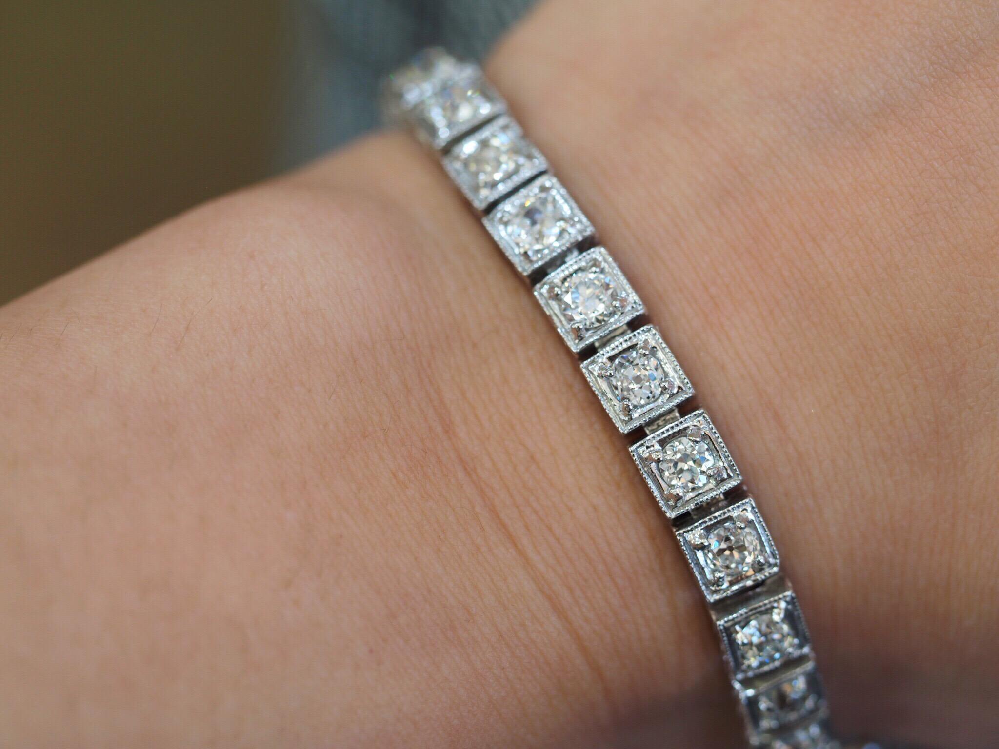 Platinum Vintage Art Deco Diamond Bracelet In Excellent Condition In Addison, TX