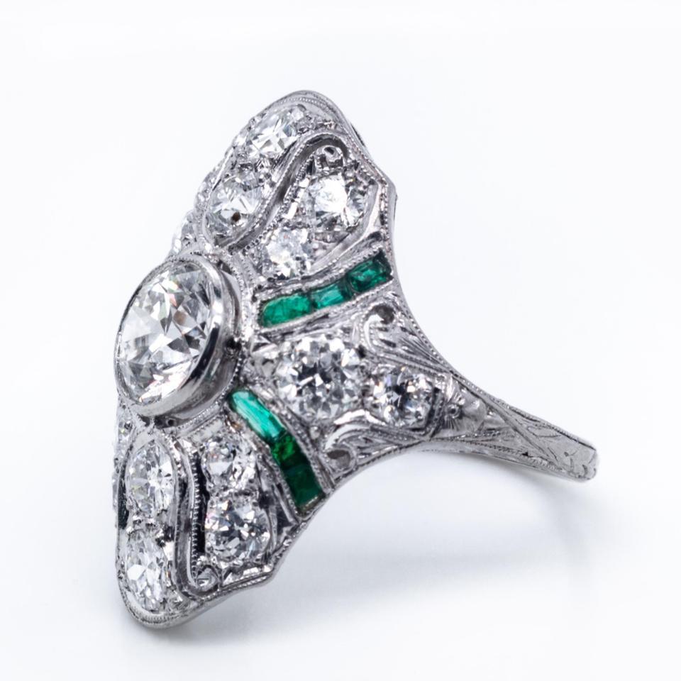 Women's Platinum Vintage Art Deco Round Cut Diamond Engagement Ring