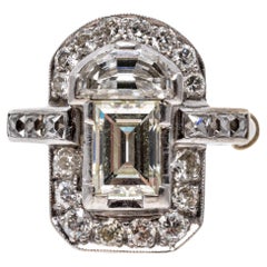Anillo de diamantes talla esmeralda en platino estilo Art Decó Vintage