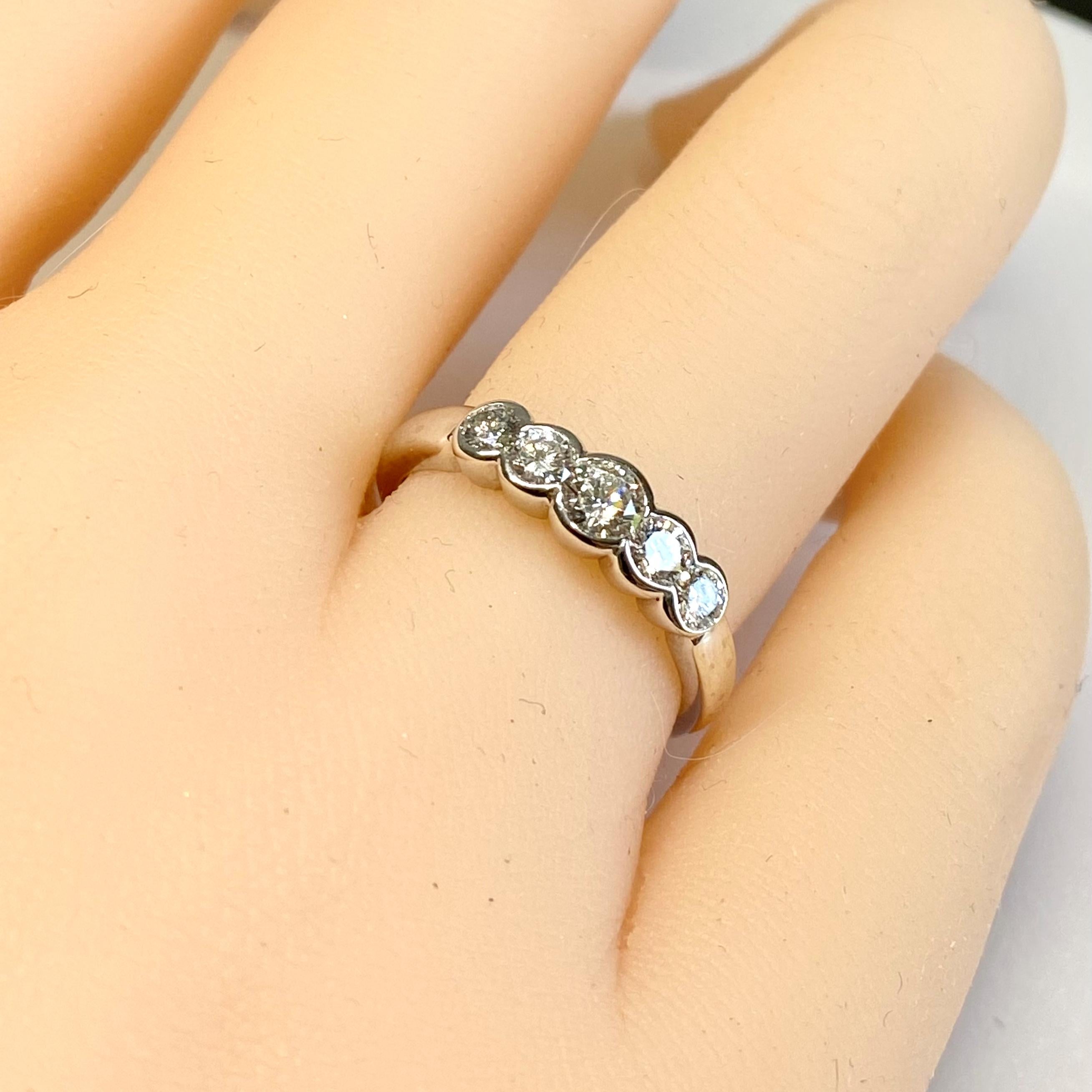 Platinum Vintage Five Graduated Diamond Scalloped Edge 0.30 Carat Ring Size 6 In Good Condition For Sale In New York, NY