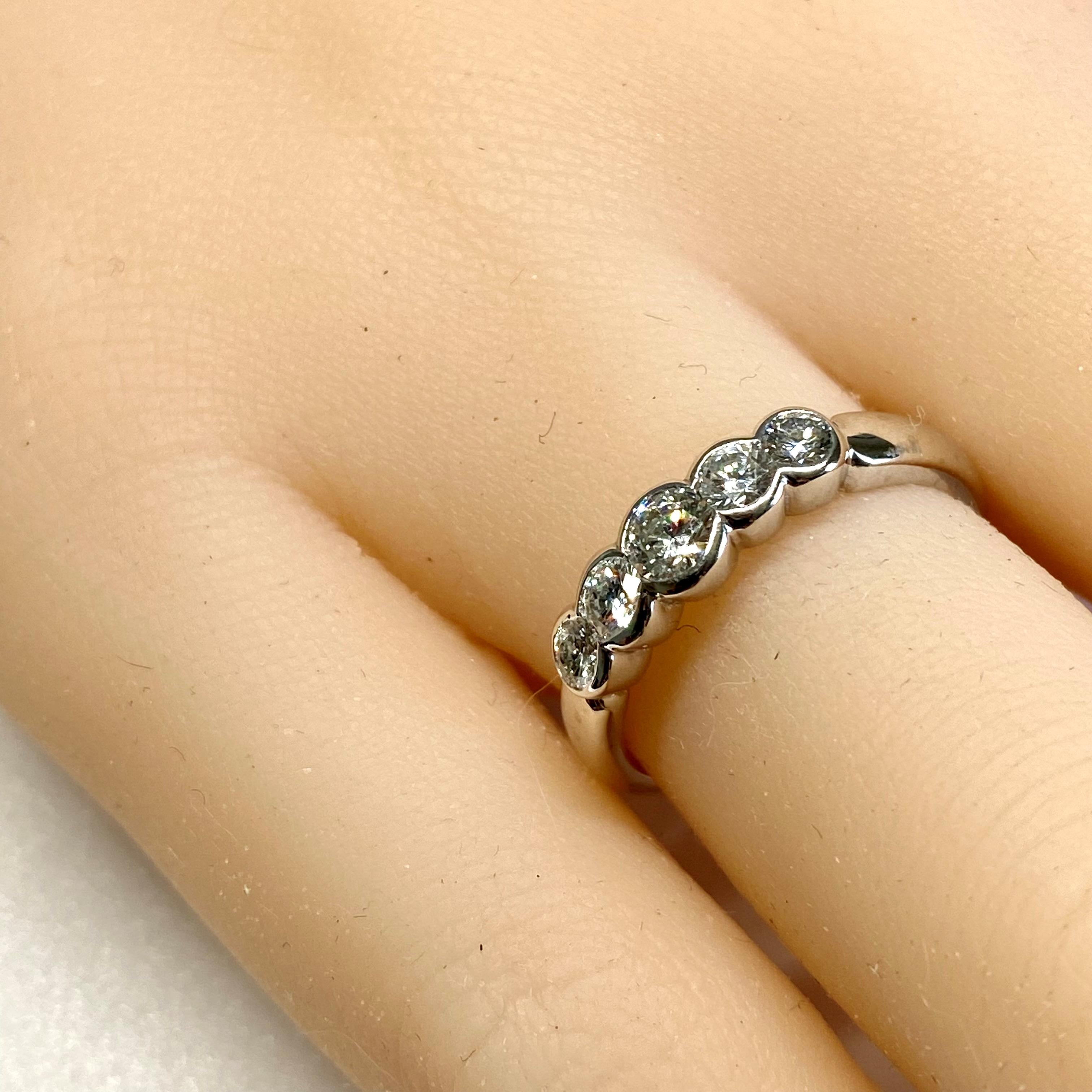 Platinum Vintage Five Graduated Diamond Scalloped Edge 0.30 Carat Ring Size 6 For Sale 1