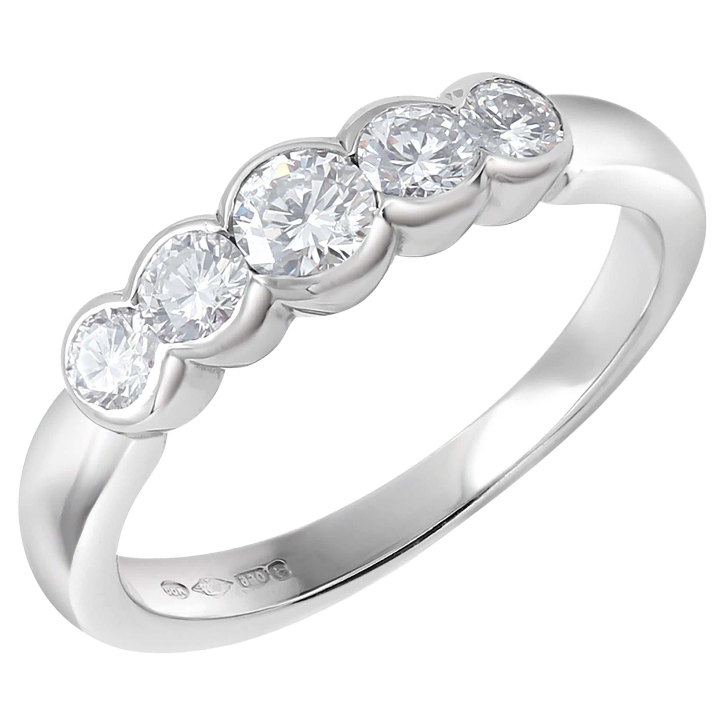 Platin Vintage Fünf abgestufte Diamant-Ring mit Wellenschliffkante 0,30 Karat, Vintage, Größe 6 im Angebot