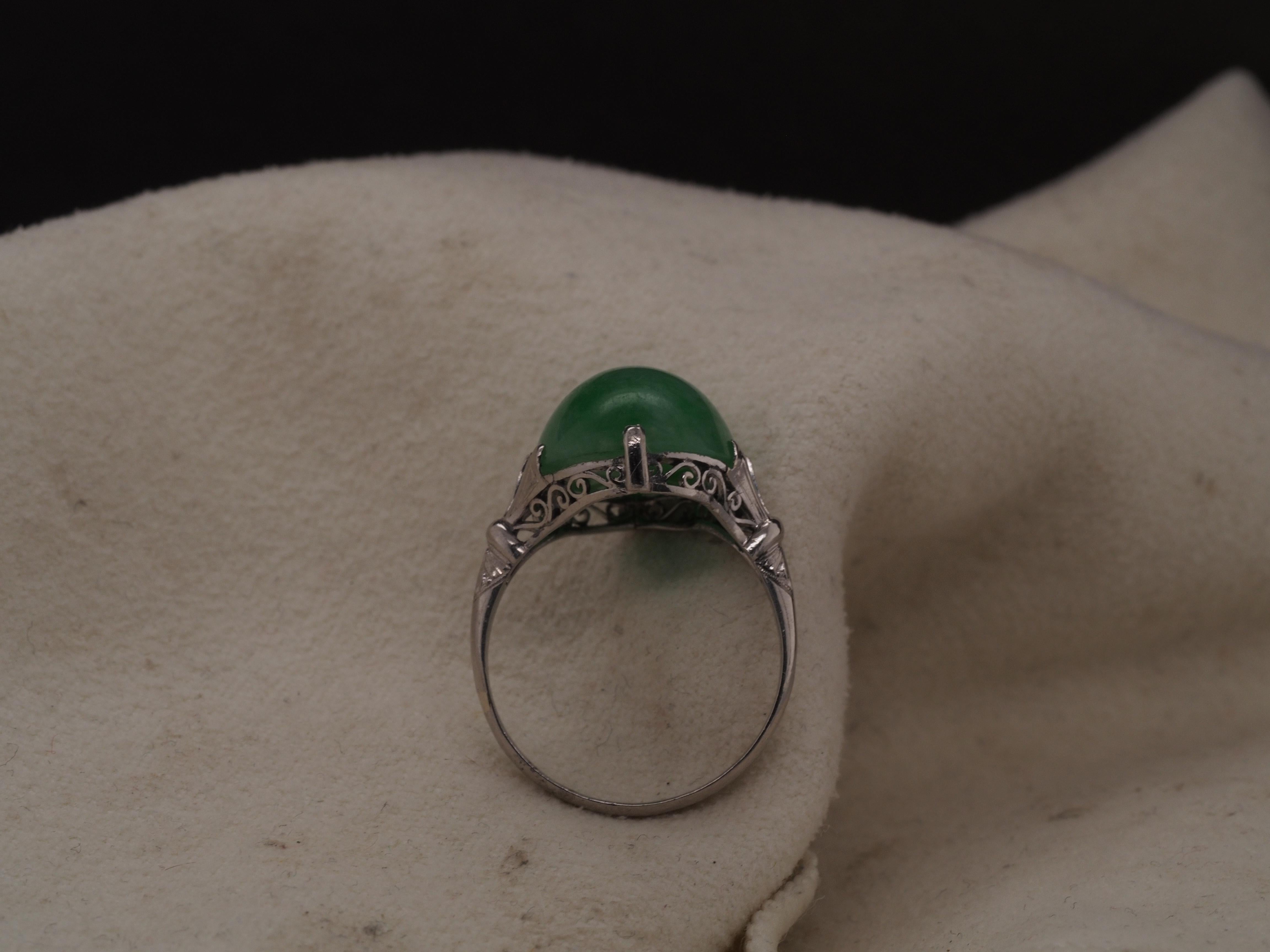 Platinum Vintage Jade Ring with Ornate Open Work In Good Condition For Sale In Atlanta, GA