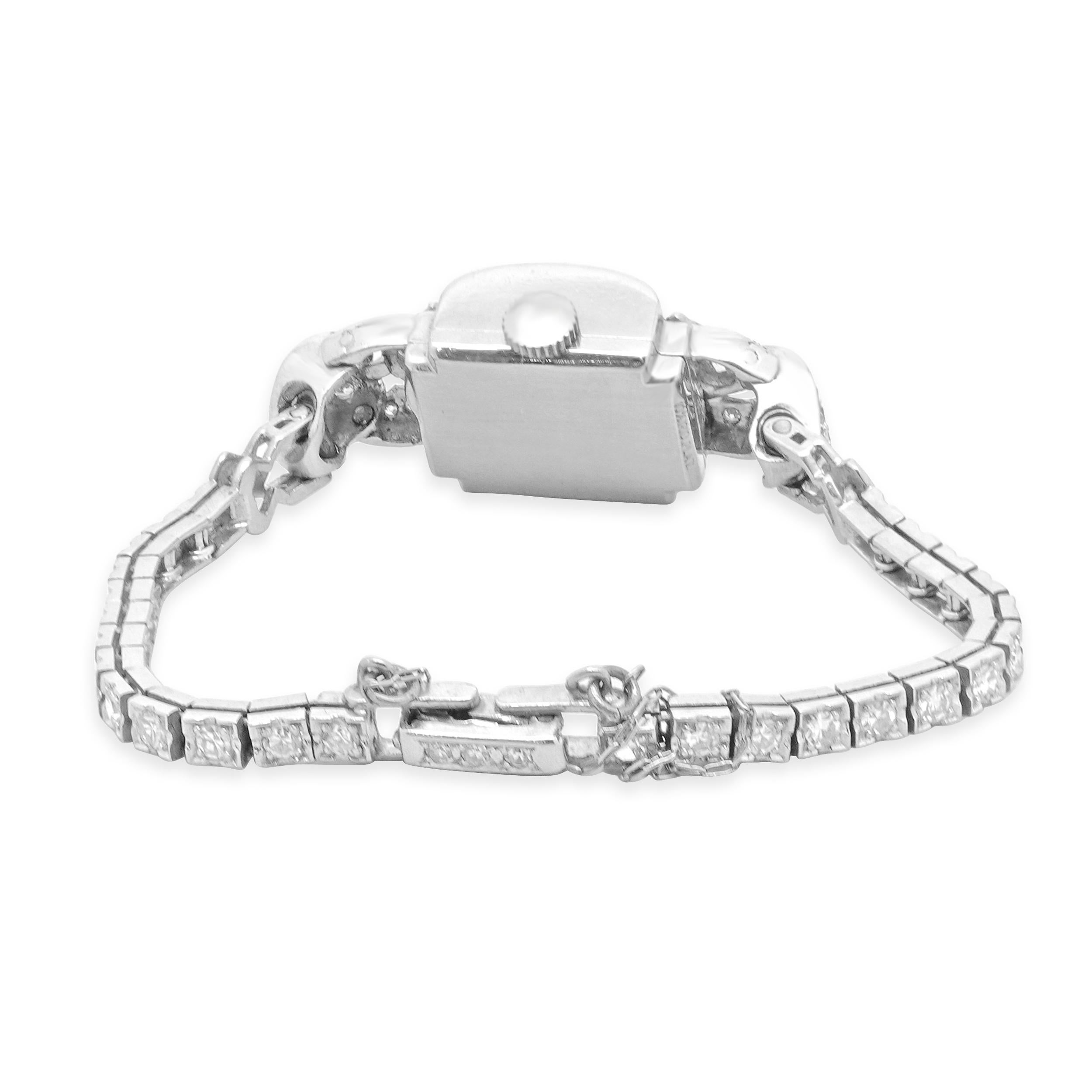 Taille ronde Montre vintage Pery diamantée pour femmes en vente
