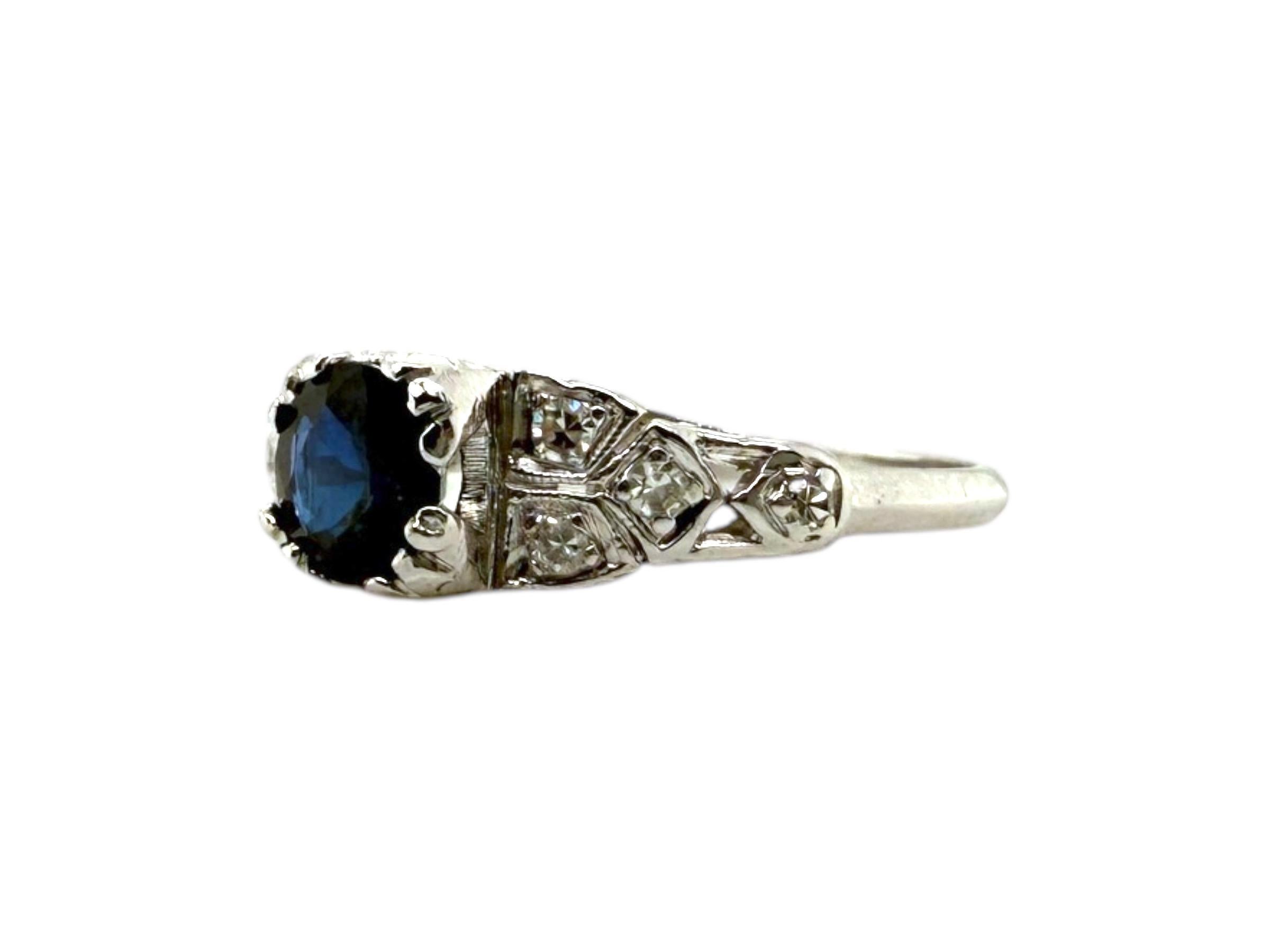 Platinum Vintage Sapphire Solitaire Engagement Ring In Good Condition For Sale In Montgomery, AL