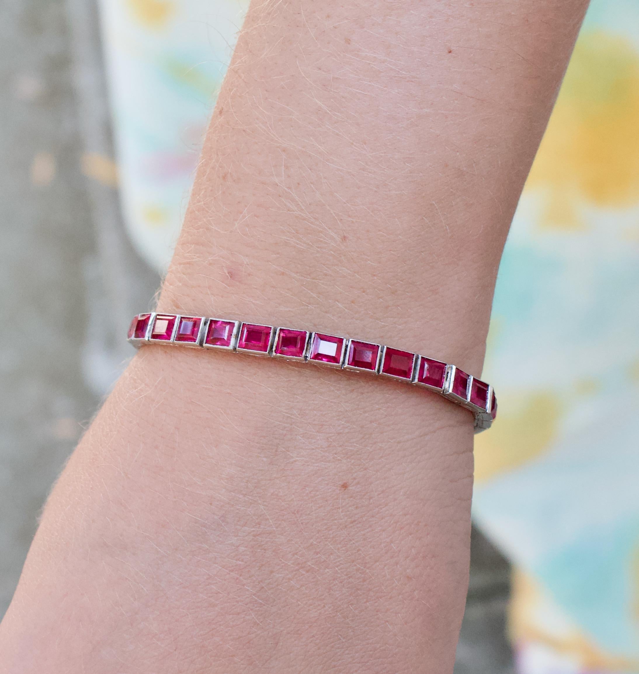 Platinum Vintage Synthetic Ruby Straight Line Bracelet, circa 1930s In Excellent Condition In Wailea, HI