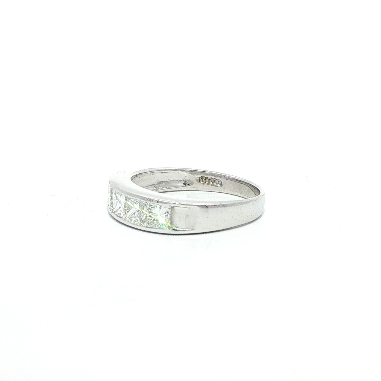 Anillo de platino VS F 1,05 ctw Princesa Diamante engastado en canal 5 piedras en venta 6