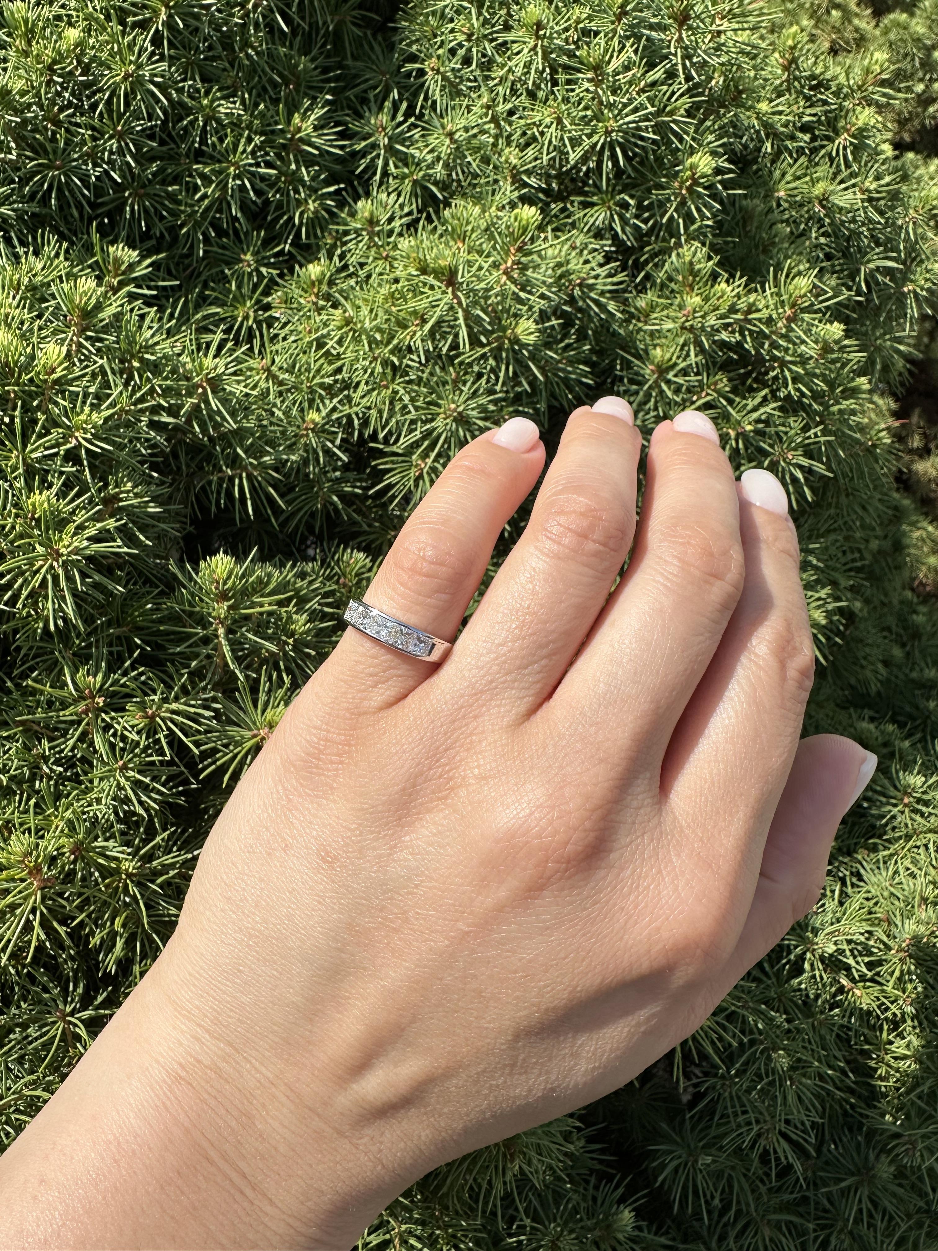 Anillo de platino VS F 1,05 ctw Princesa Diamante engastado en canal 5 piedras en venta 7