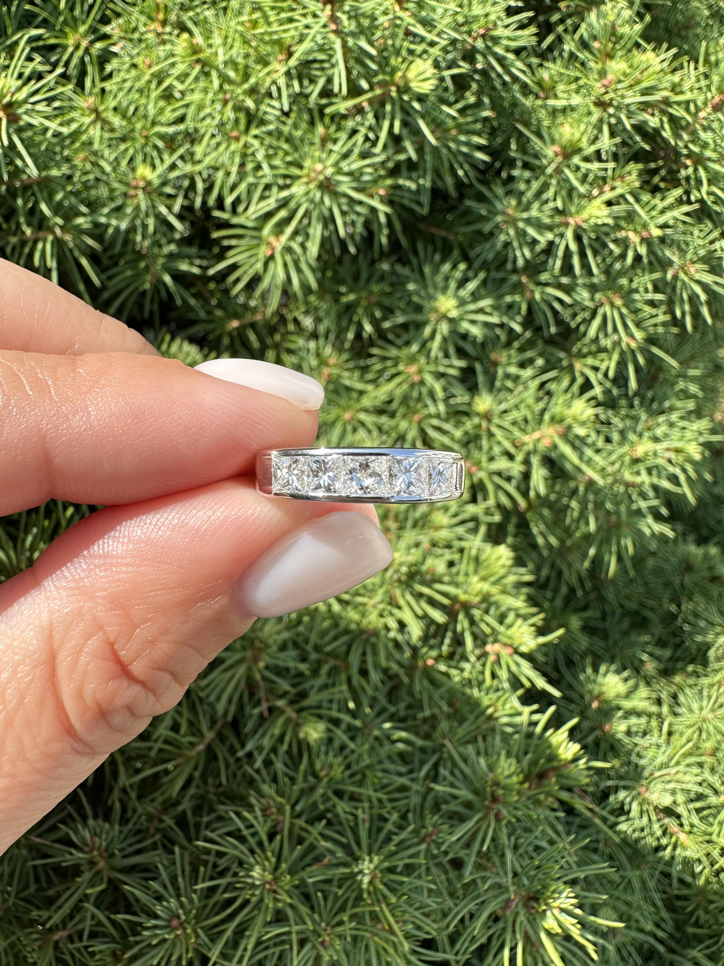 Anillo de platino VS F 1,05 ctw Princesa Diamante engastado en canal 5 piedras en venta 13