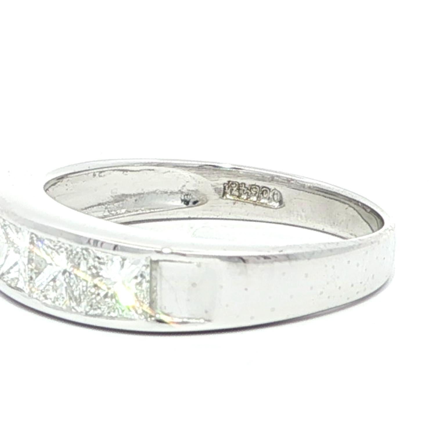 Anillo de platino VS F 1,05 ctw Princesa Diamante engastado en canal 5 piedras Corte princesa en venta