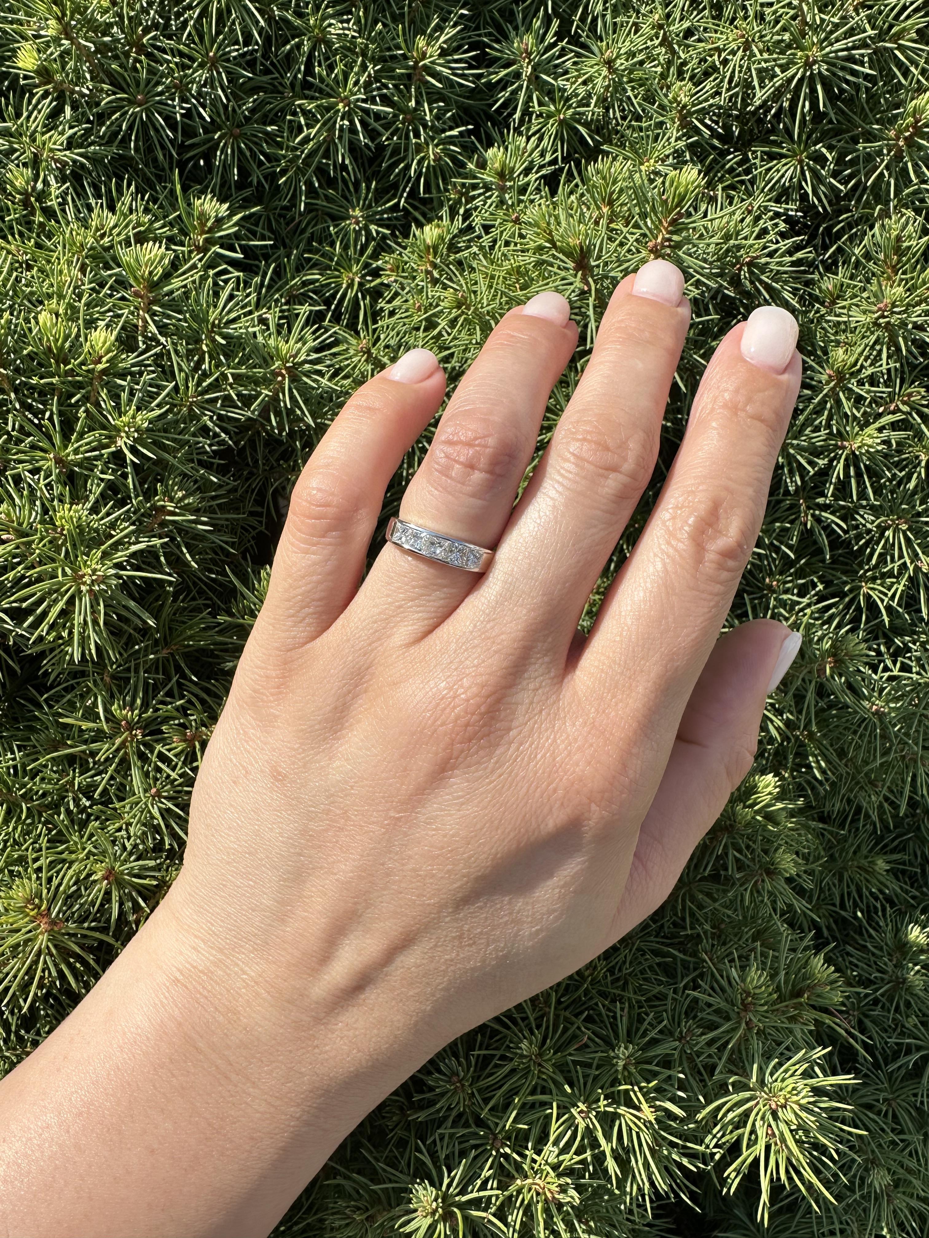 Anillo de platino VS F 1,05 ctw Princesa Diamante engastado en canal 5 piedras en venta 2