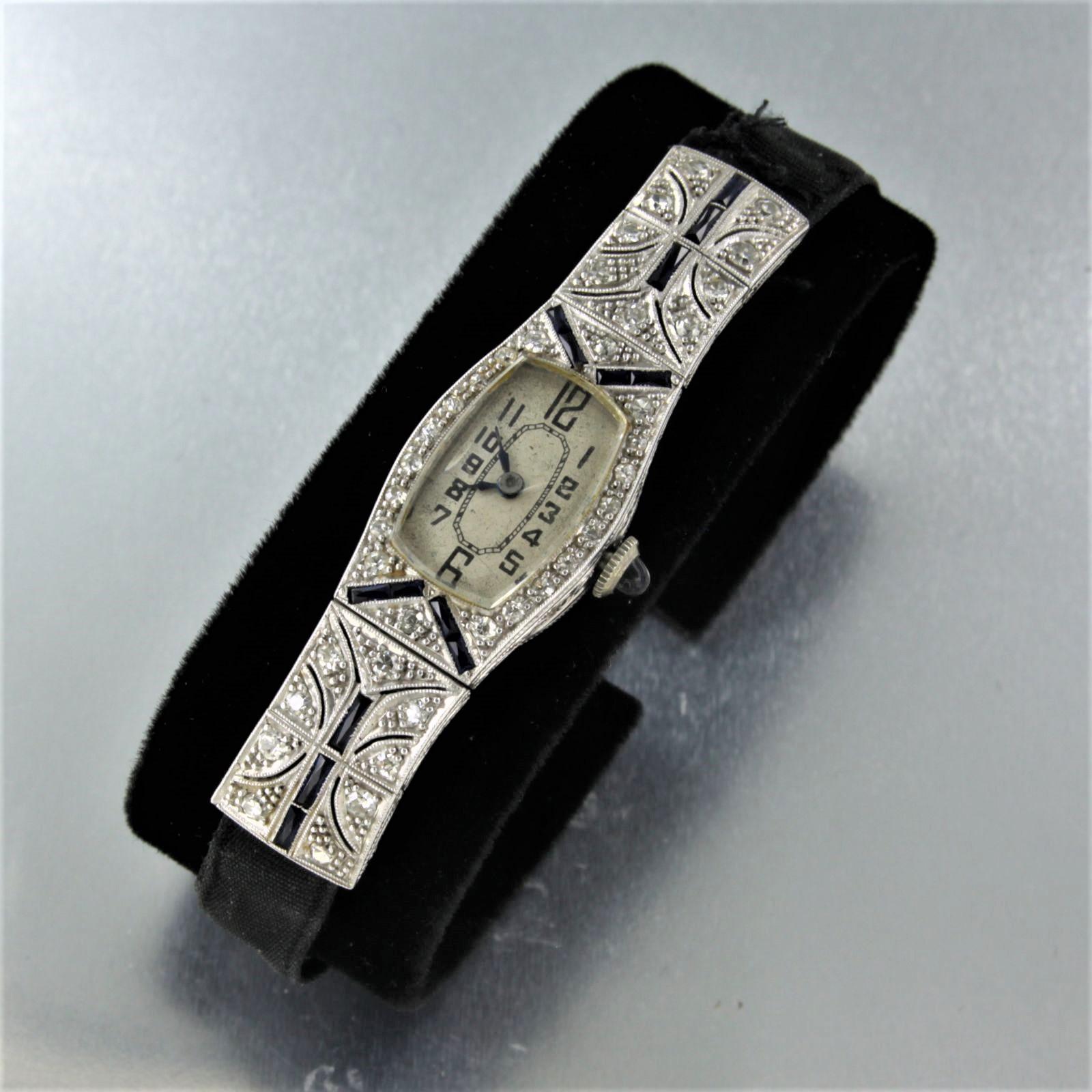 Platin-Uhr aus Platin mit Saphiren und Diamanten im Einzelschliff bis zu 0,70 ct (Art déco)