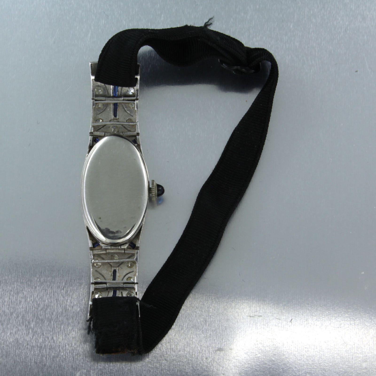 Platin-Uhr aus Platin mit Saphiren und Diamanten im Einzelschliff bis zu 0,70 ct im Zustand „Hervorragend“ in The Hague, ZH