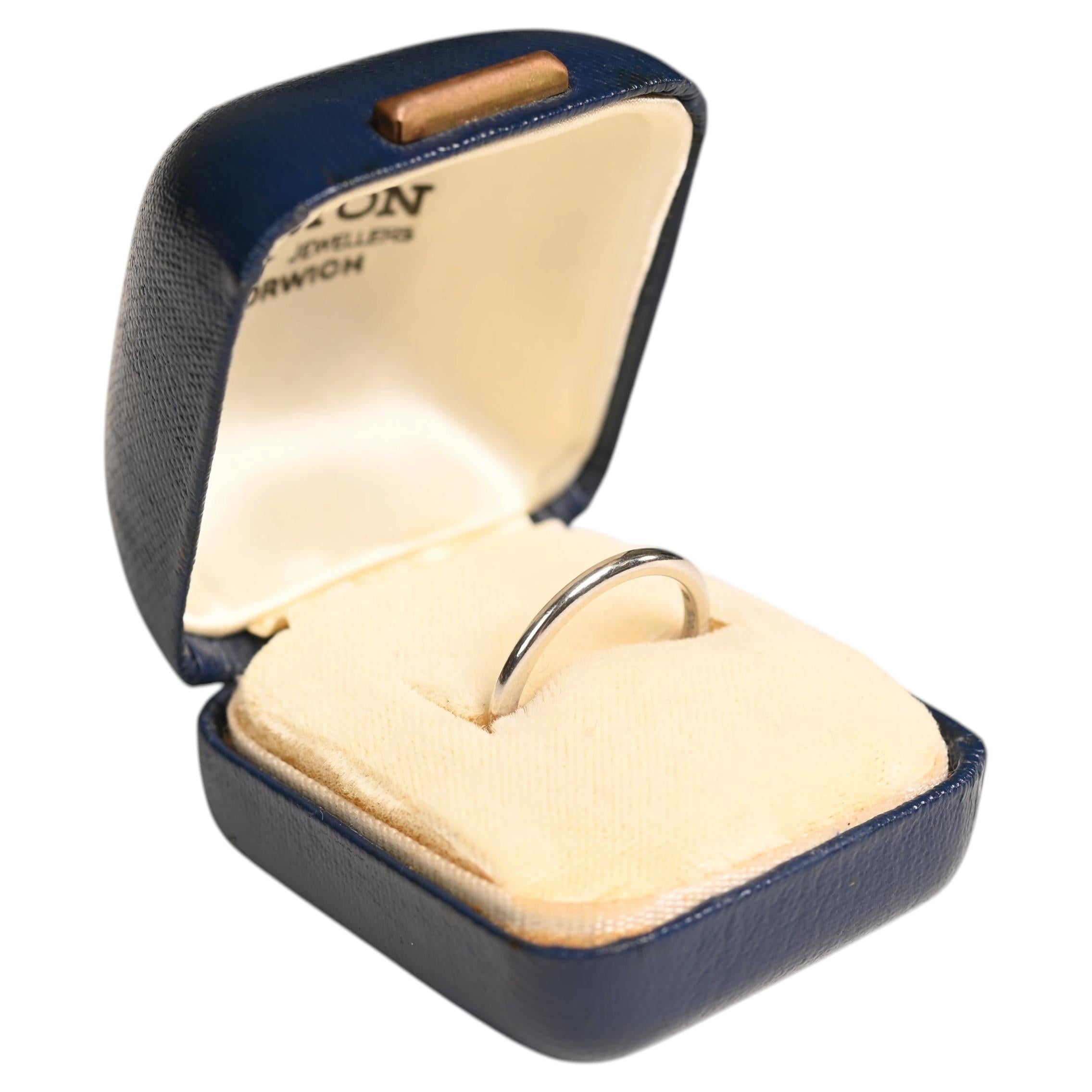 Platinum Wedding Ring. Classic Plain Polished Finish Band Comfort Fit 1.81mm