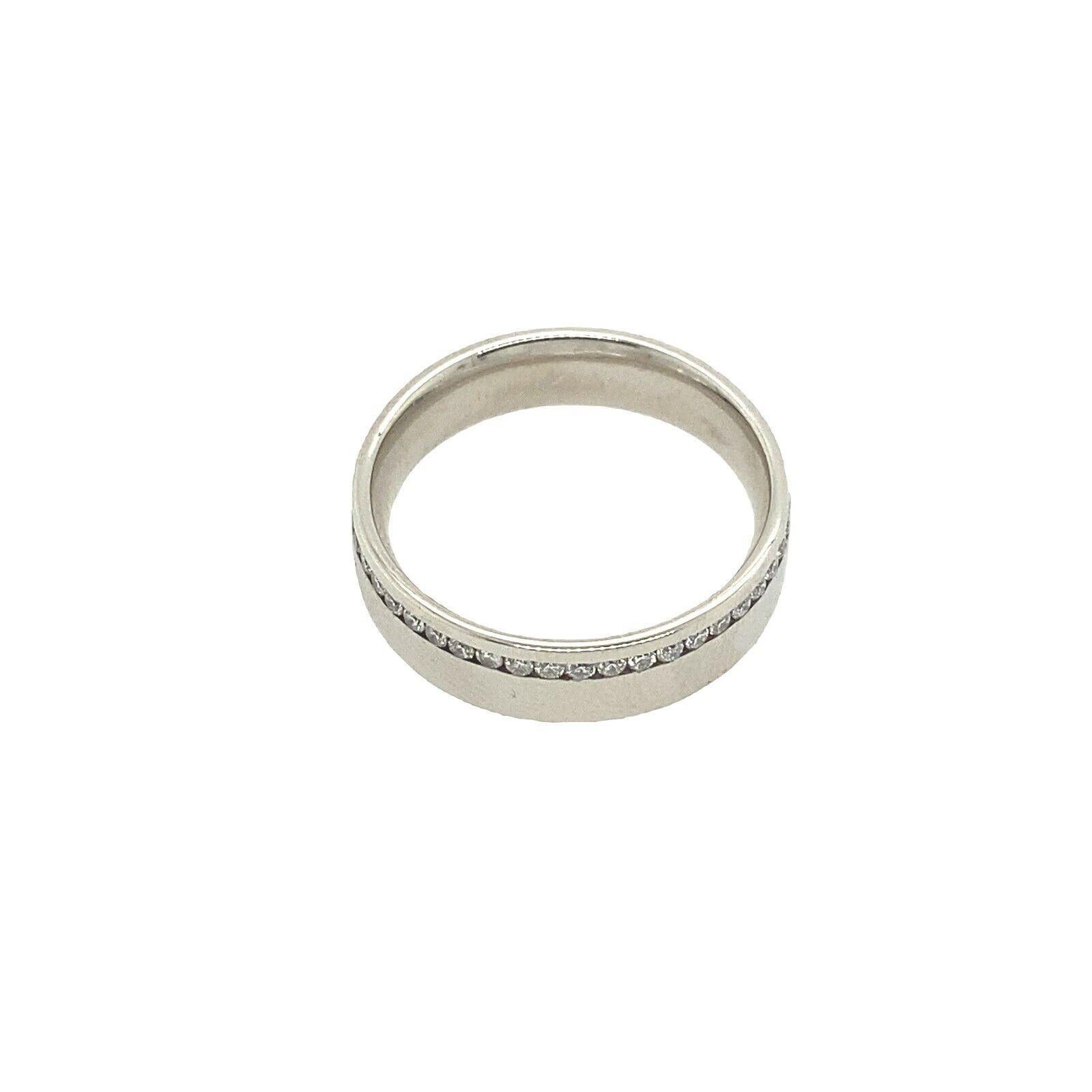 Round Cut Platinum Wedding Band Set with 0.50ct of F/VS For Sale