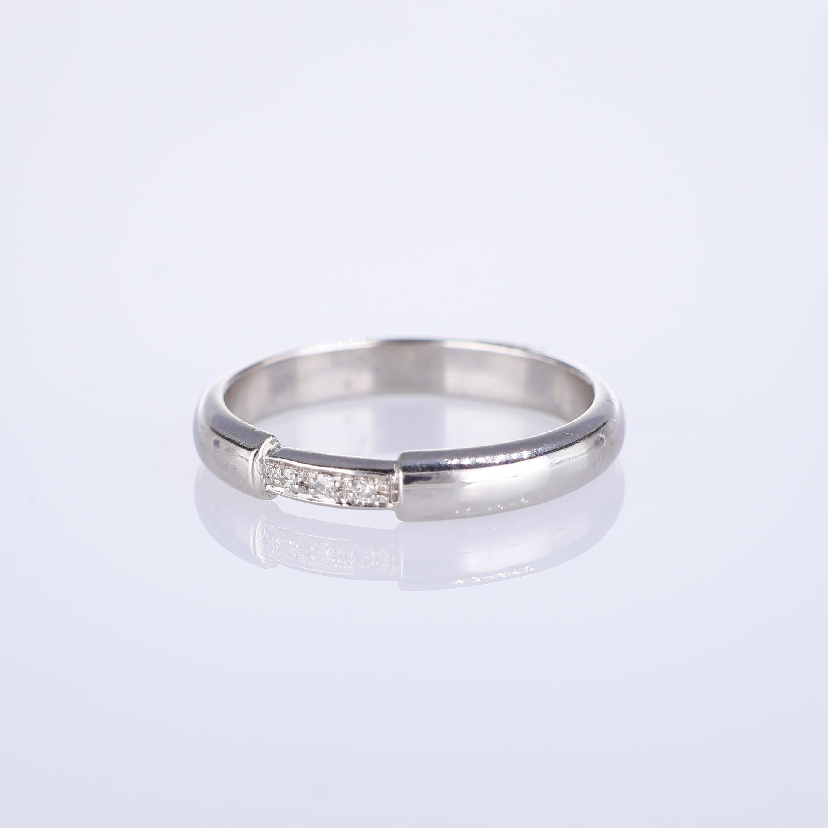 Platinum Wedding Band with Diamond Accent In New Condition For Sale In Bergamo, BG