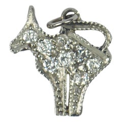 Pendentif breloque chat en platine et diamants blancs