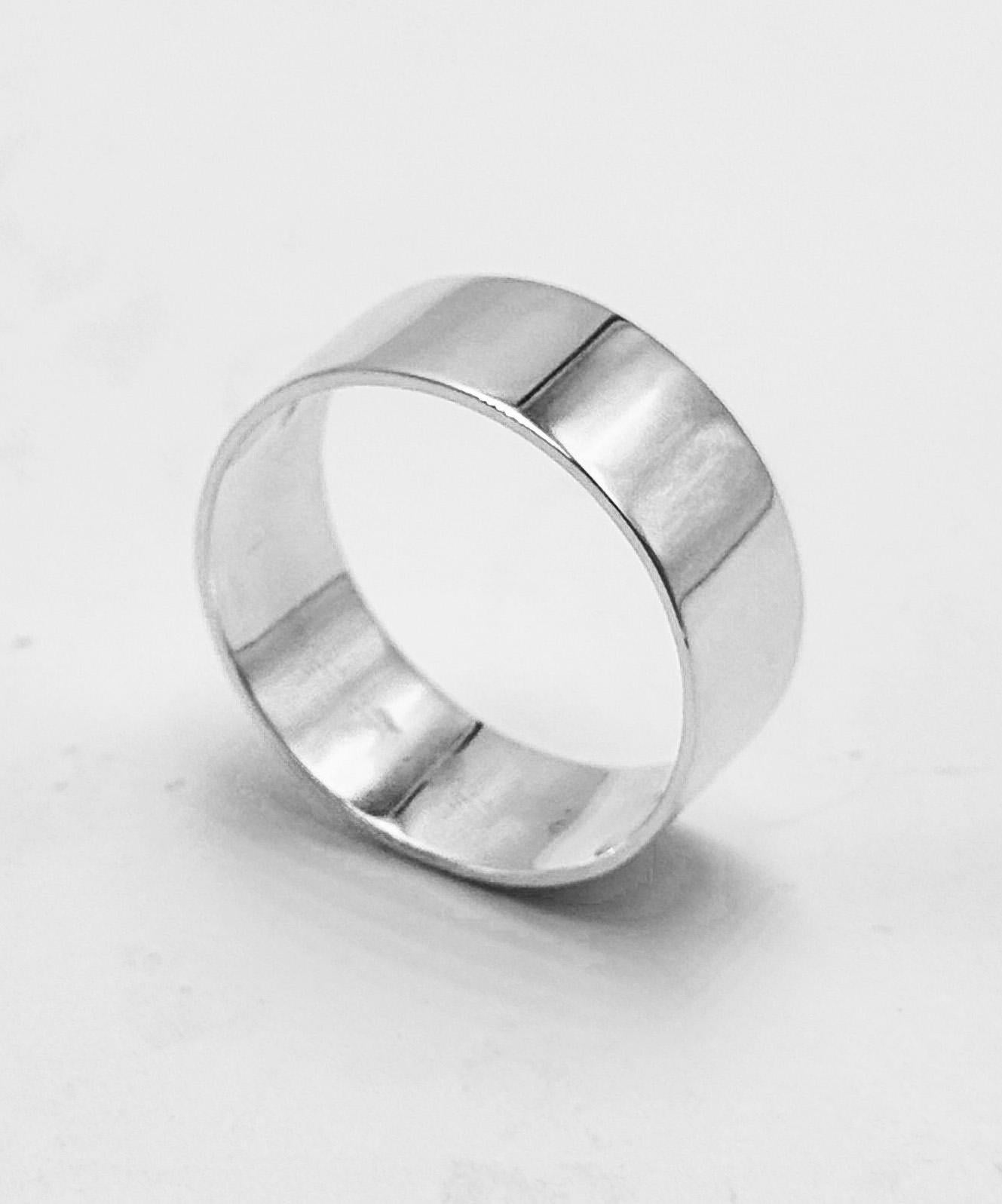 Platinum Wide Band Ring Breite 8mm Größe 9,25 Poliert.
Platin-Breitbandring, Breite 8 mm, polierte Ausführung. In jeder Größe in vier Wochen lieferbar.
Handgefertigt in Rom, Italien, ist dieser klassische breite Ring aus poliertem