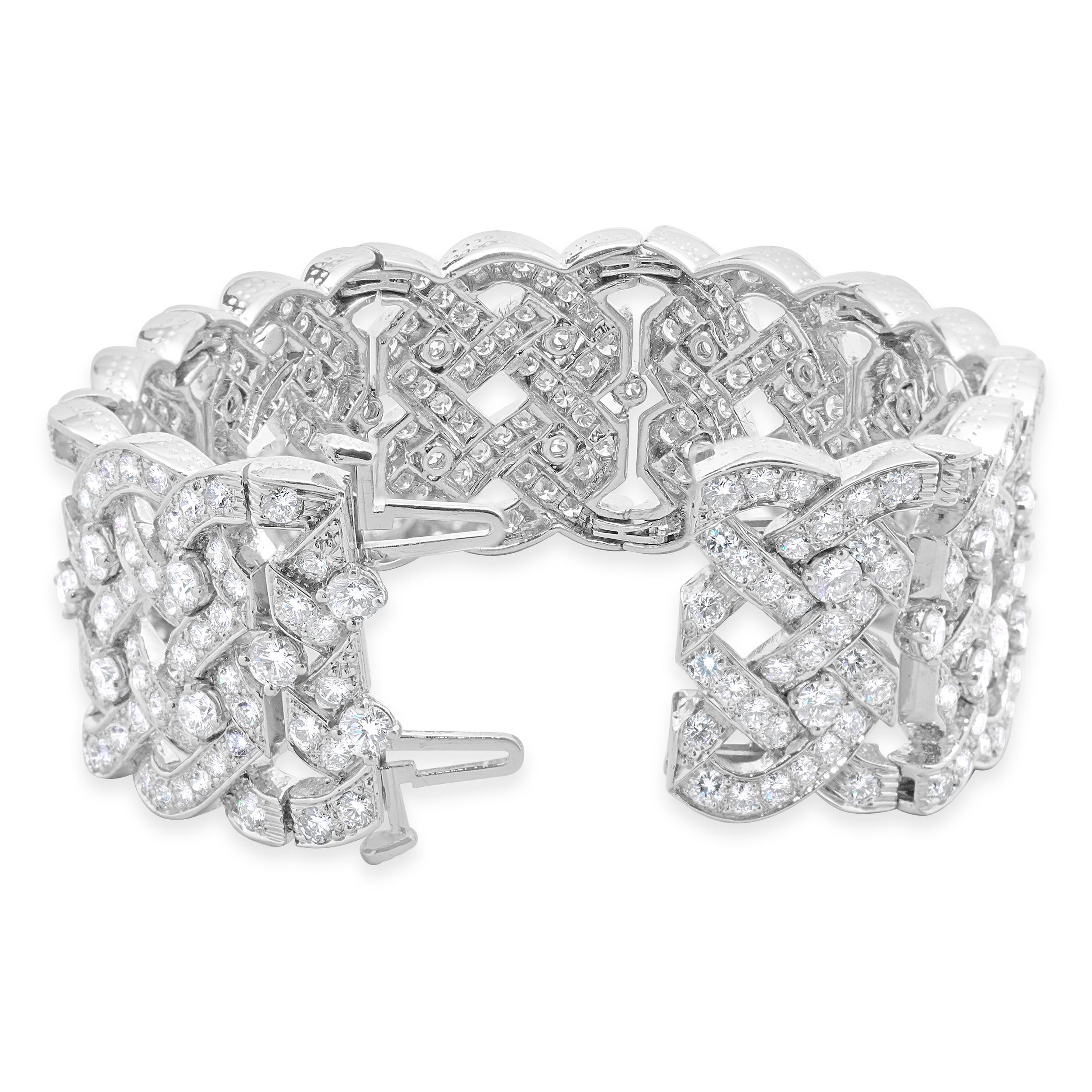 Platinum Wide Diamond Keltic Knot Bracelet In Excellent Condition For Sale In Scottsdale, AZ