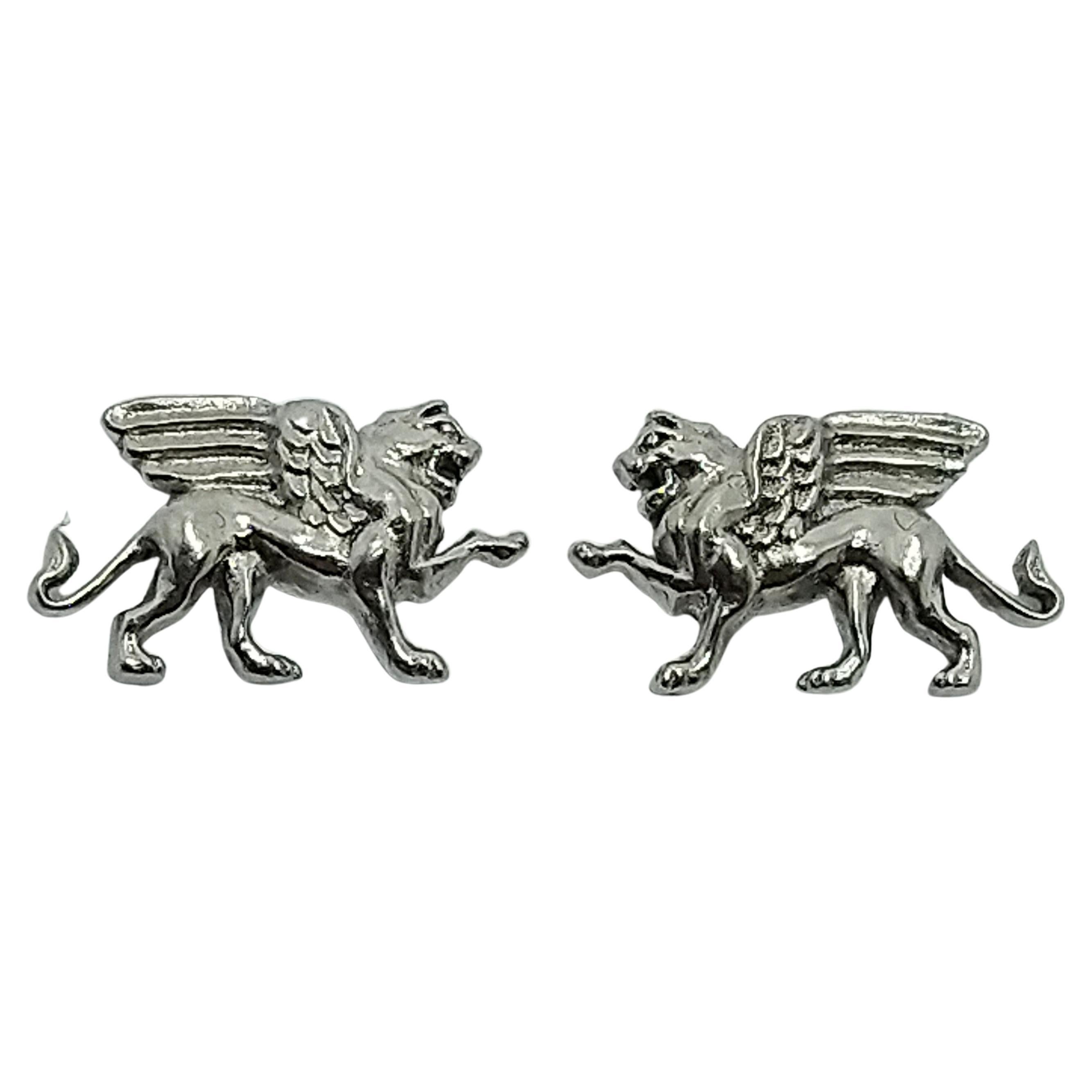 Pendientes de platino con forma de Grifo y León alado en venta