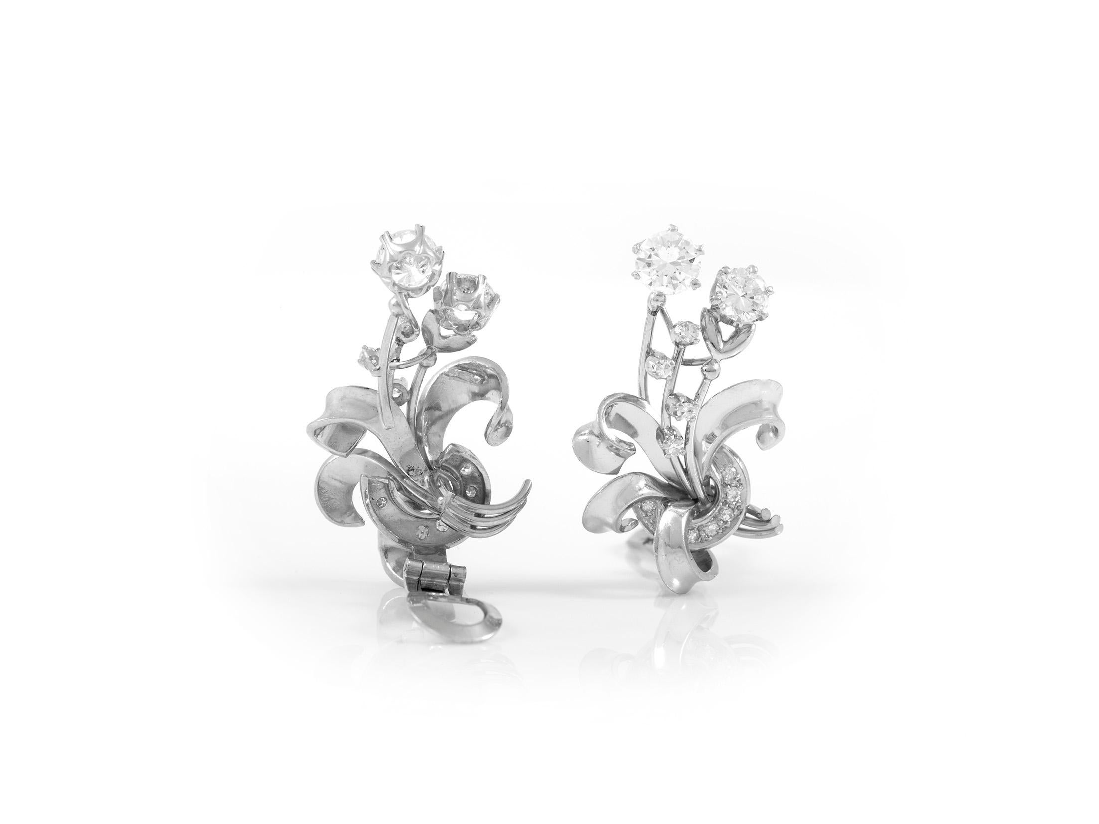 Platinum with 3.80 Carat of Diamonsa Earrings In Excellent Condition For Sale In New York, NY