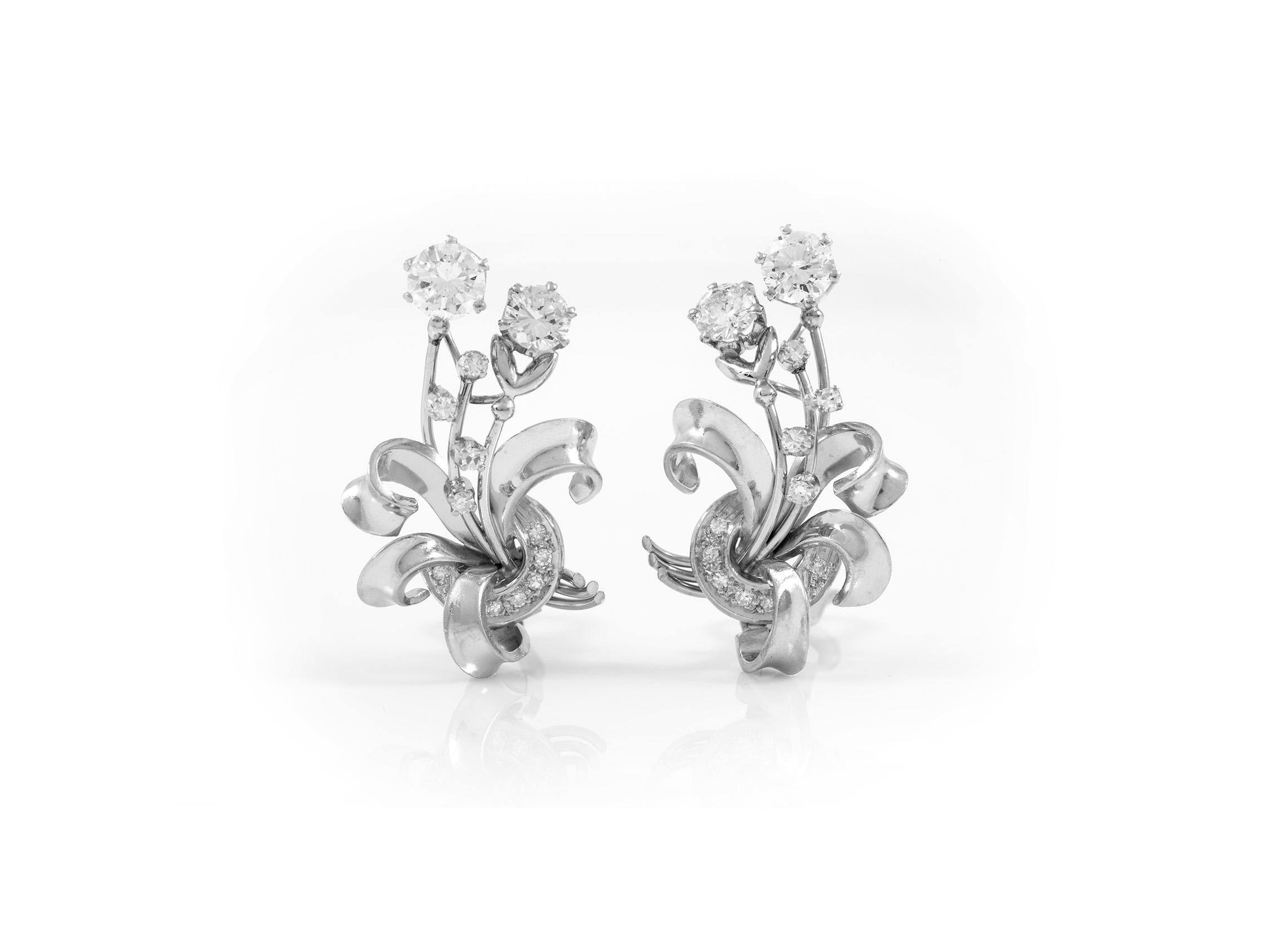 Platinum with 3.80 Carat of Diamonsa Earrings For Sale 2