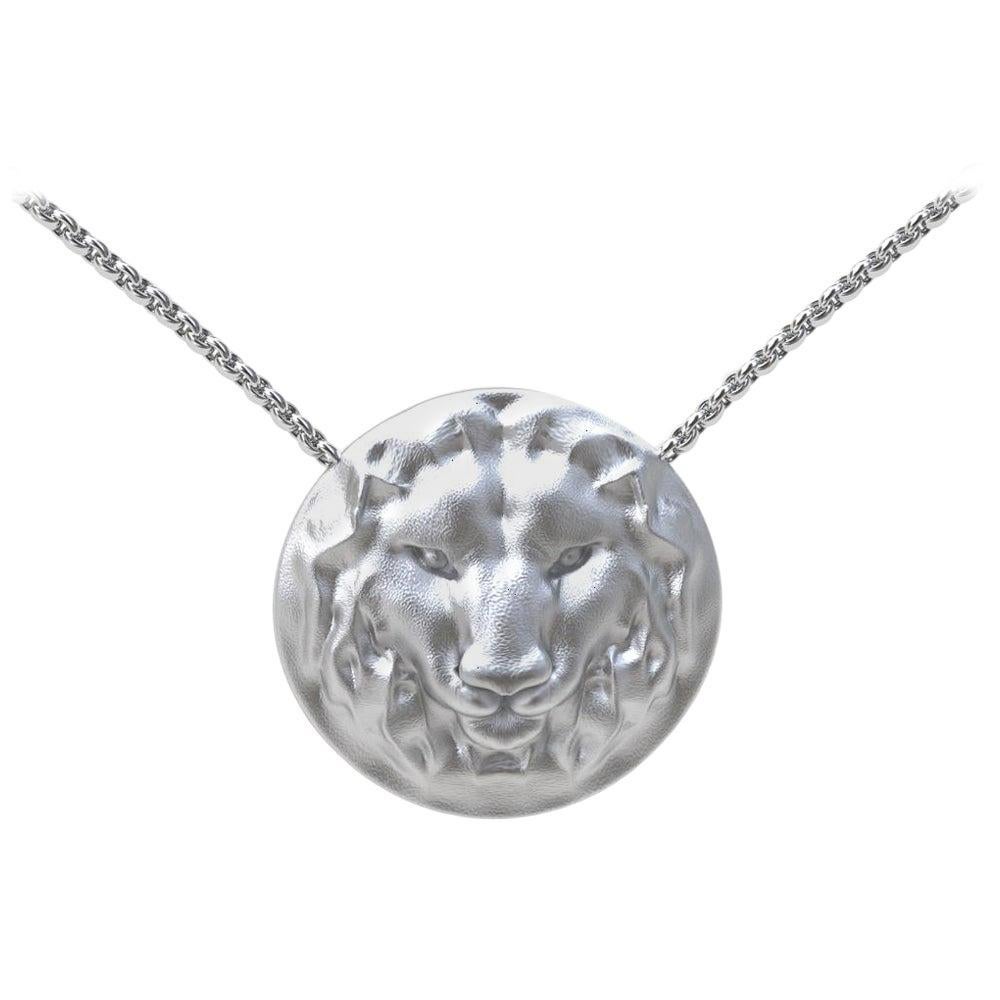 Chaîne collier pendentif lion Leo en platine pour femme en vente
