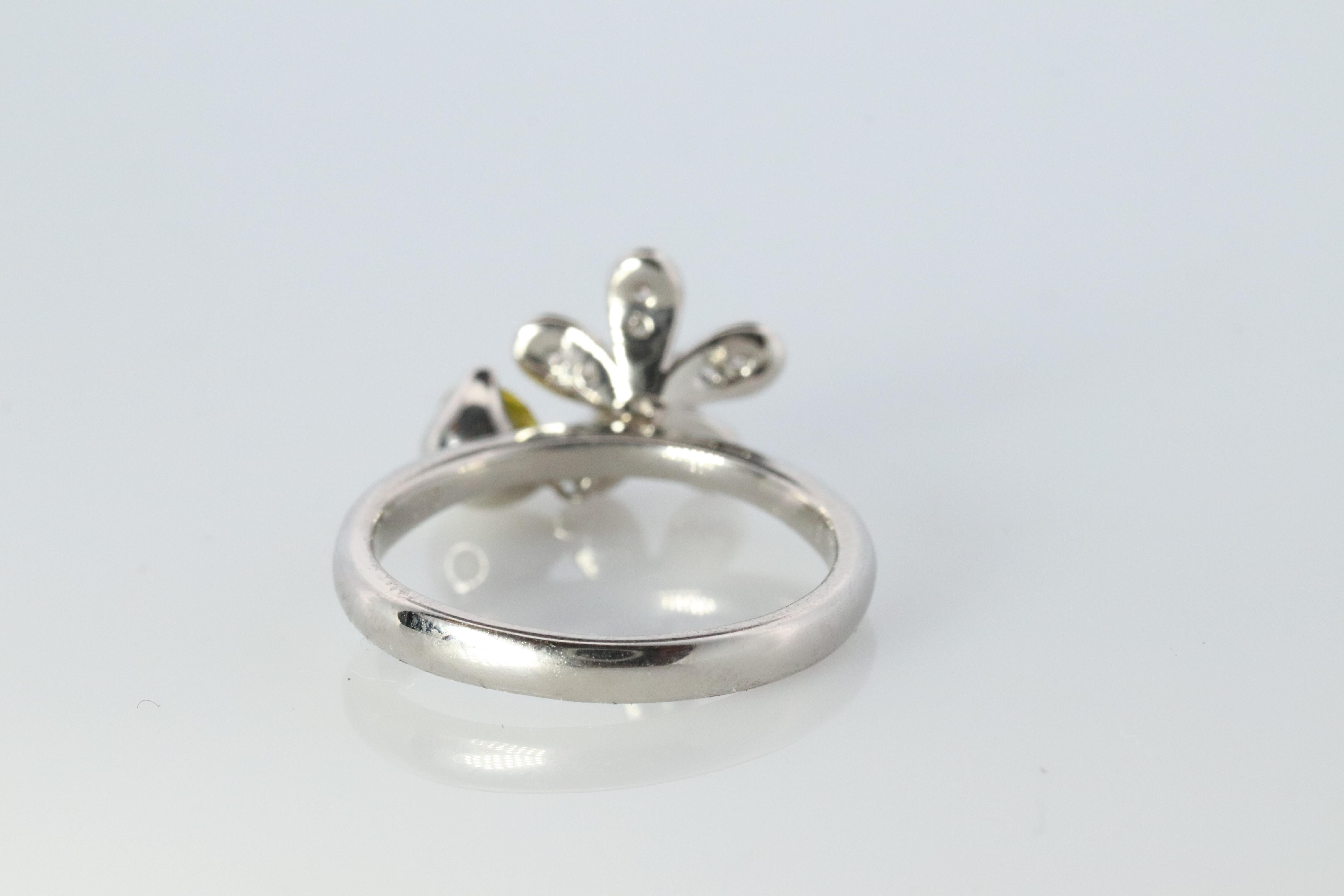 Bague fleur en platine et diamant jaune. Pt900 Diamant canari Bracelet pendentif en forme de grappe. Bon état - En vente à Port Charlotte, FL