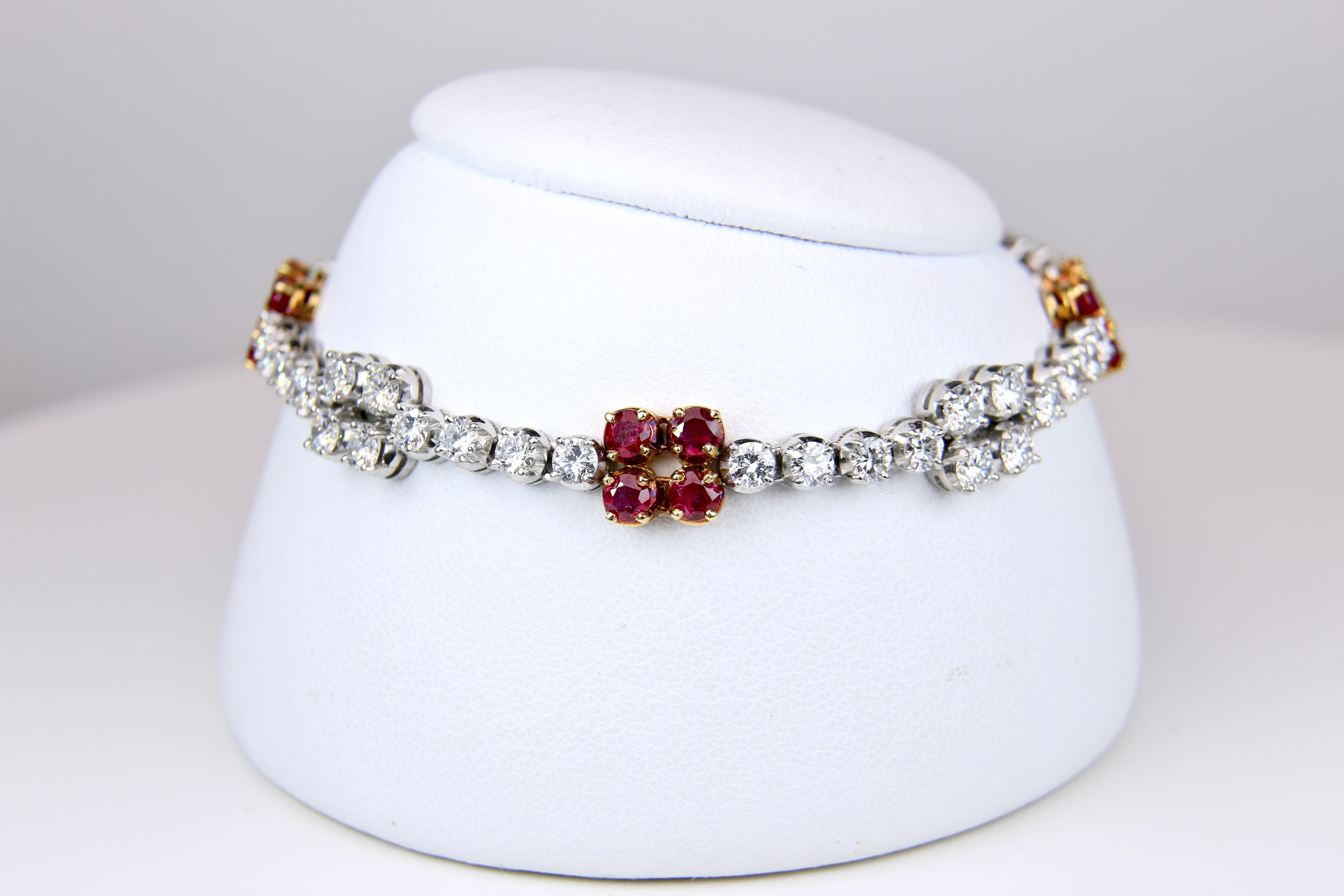 Taille ronde Bracelet en platine, or jaune, diamants et rubis en vente
