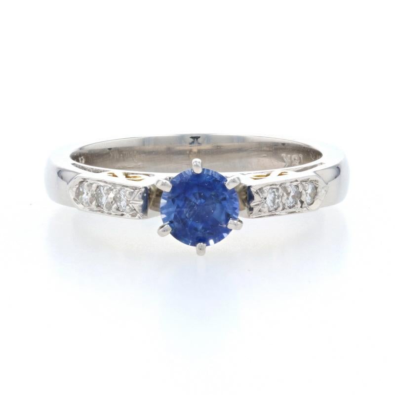 Talla: 6
Tasa de tallaje: 2 tallas más por 60 $ o 2 tallas menos por 50 $.

Contenido metálico: Platino y oro amarillo de 18 quilates  

Información sobre la piedra: 
Zafiro auténtico
Tratamiento: Calentamiento 
Quilate: .58ct
Corte: Redonda 
Color: