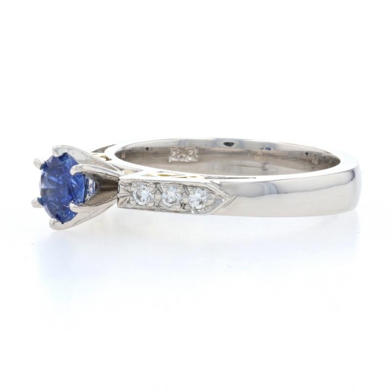 Anillo de compromiso de zafiro y diamante en platino y oro amarillo - 18k talla redonda .67ctw en Nuevo estado para la venta en Greensboro, NC
