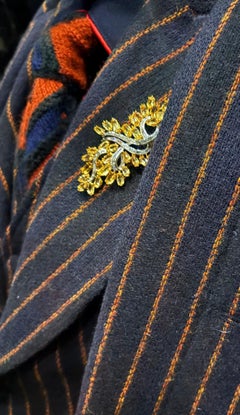 Broche de platino con topacio amarillo y diamantes de mina antigua en espray floral
