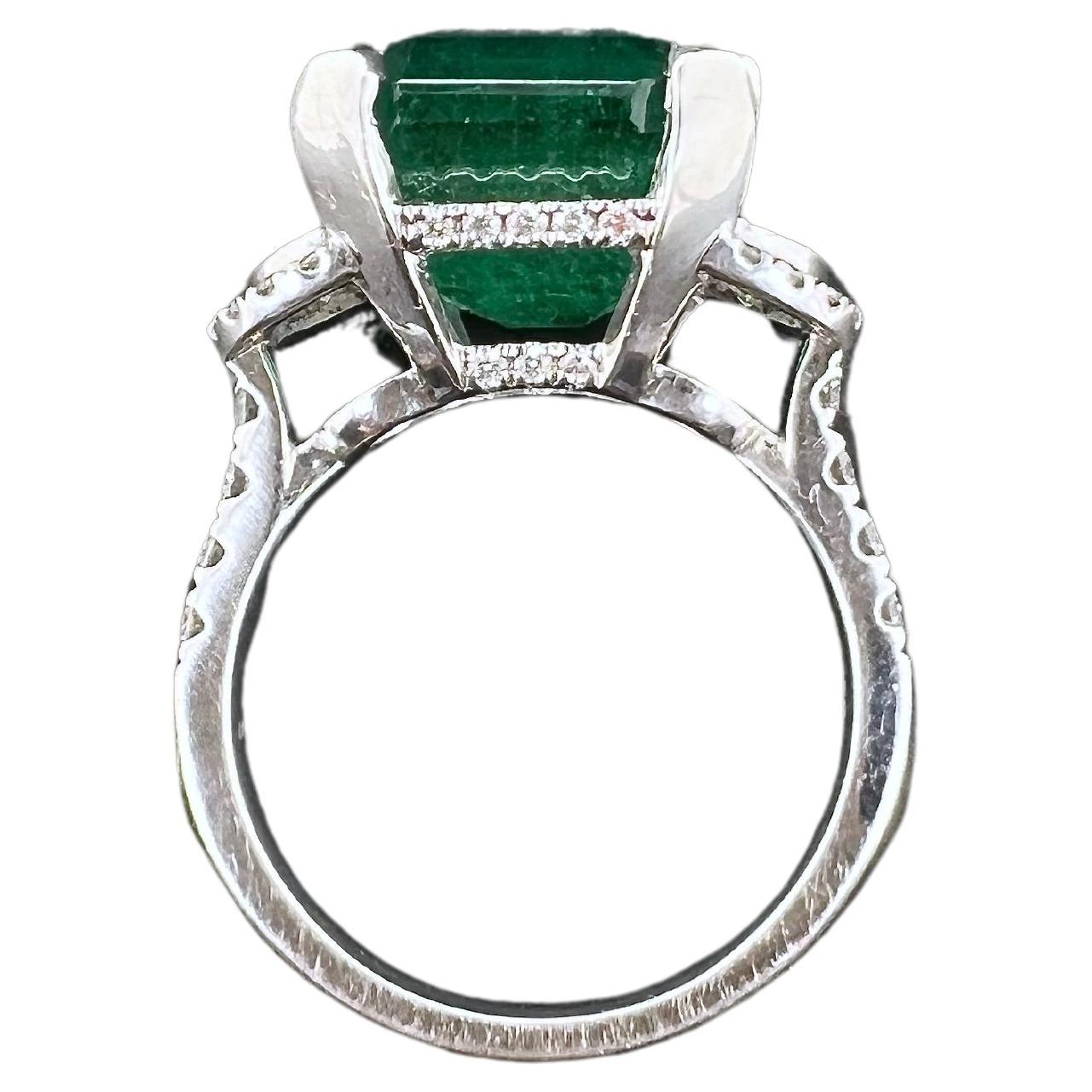 Platinum Zambian Emerald Ring with Half Moon Diamonds In New Condition For Sale In Carrollton, TX