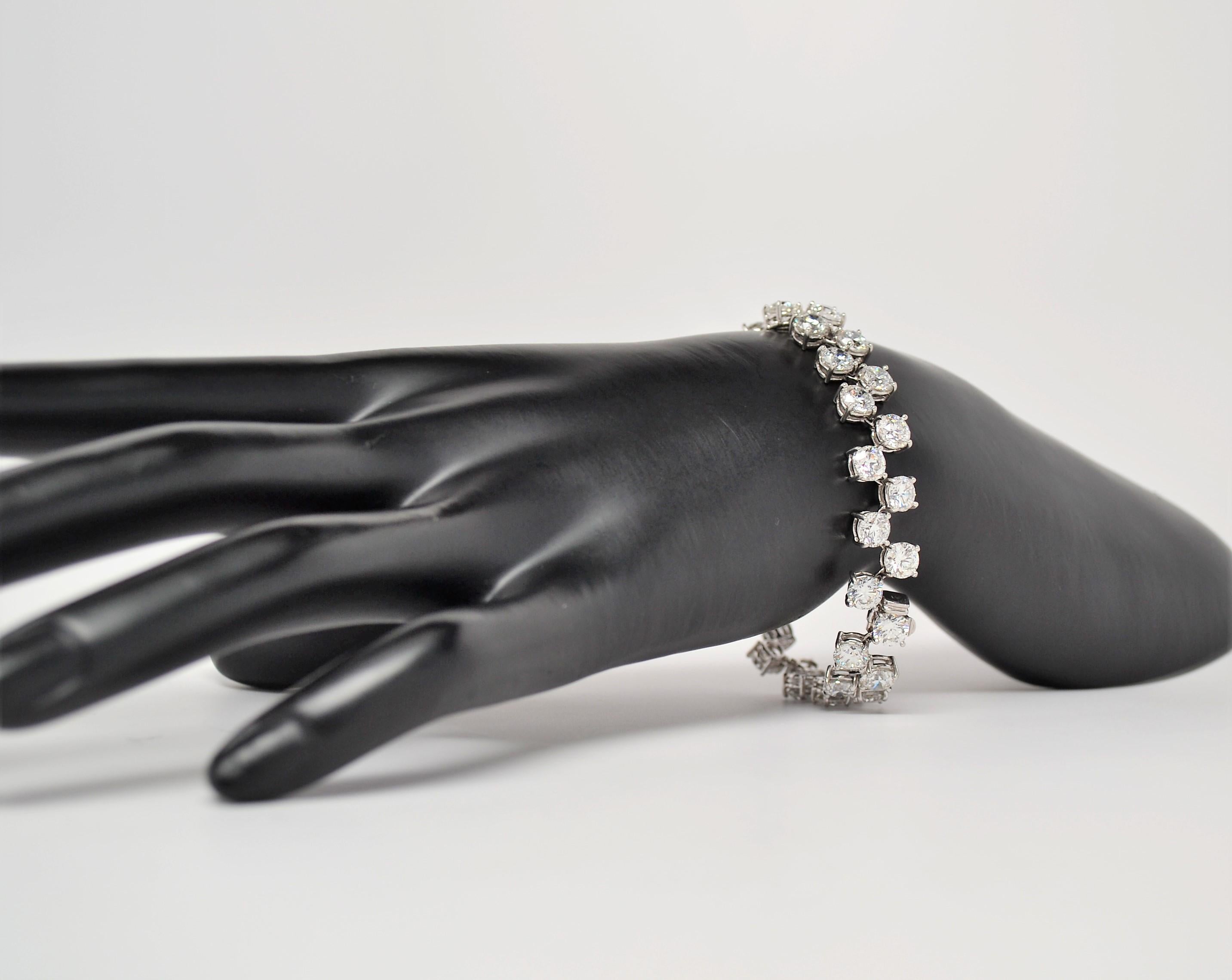 Platin-Zickzack-Armband mit Diamanten im runden Brillantschliff, 25,20 Karat im Angebot 1