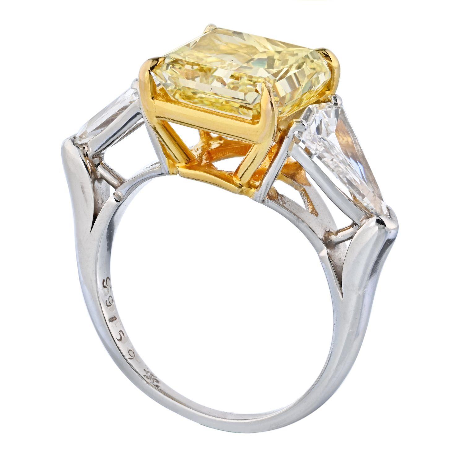 Platinum & 18K Yellow Gold Fancy Yellow Three Stone Diamond Engagement Ring In New Condition For Sale In New York, NY
