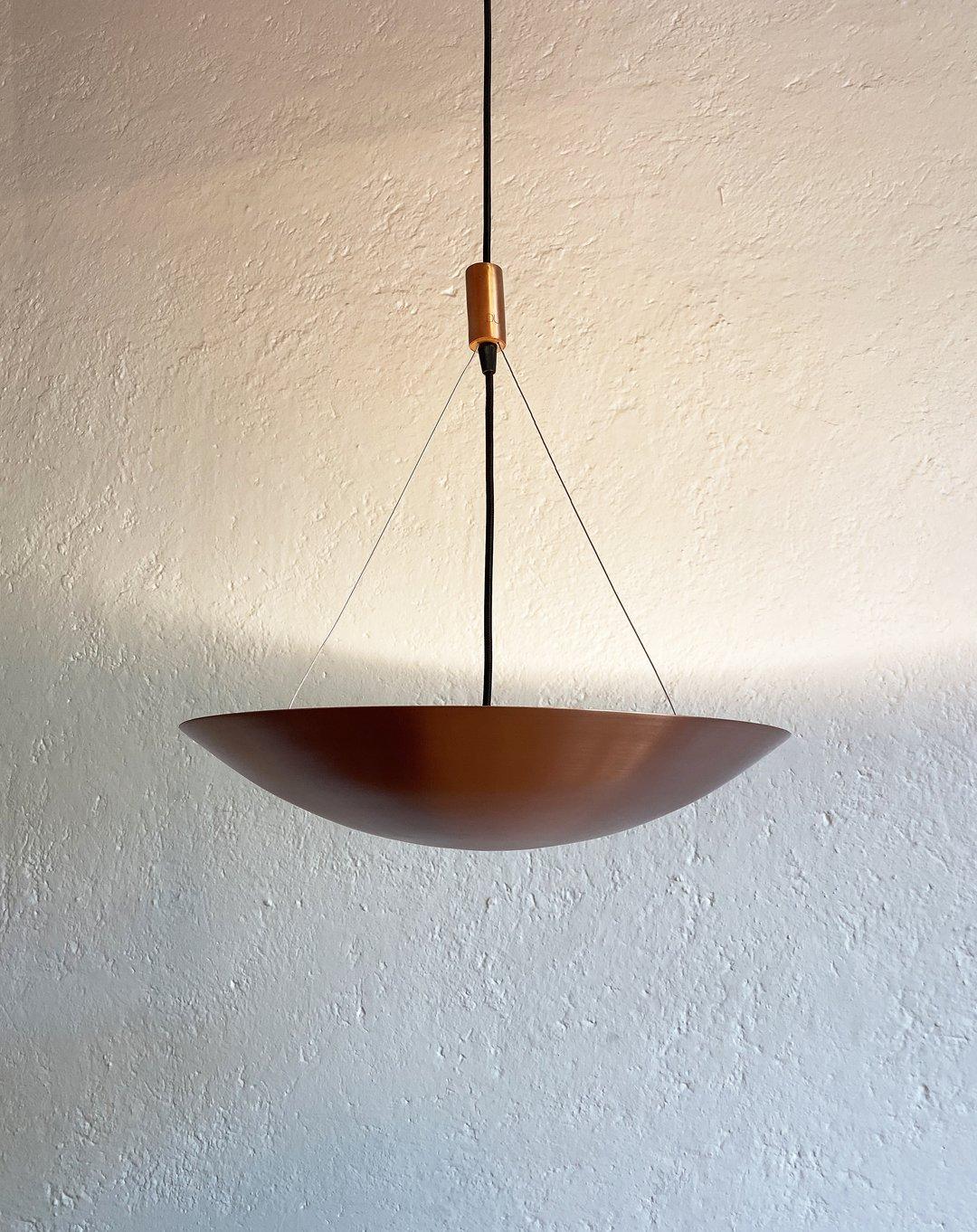 Plato Arriba is a dimmable ceiling lamp with led strip, driver included and dimmer wall control not included. This pendant features a steel structure covered in electrostatic metal finish and wood detail. The dome is connected to the ceiling with