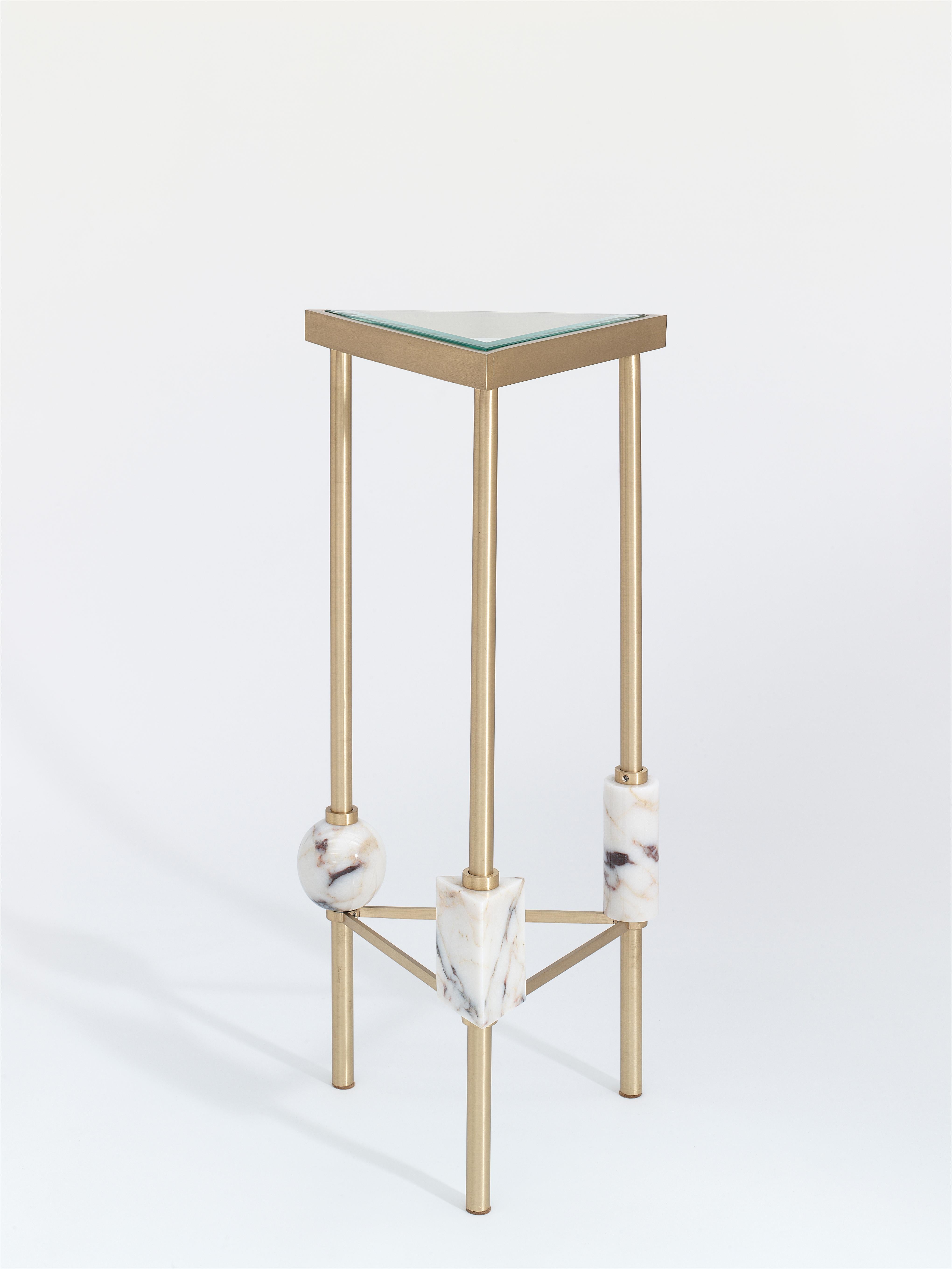 Plato cocktail table, white, by Yasemin Toygar
Handmade
Dimensions: W 33 x D 33 x H 70 cm
Materials: Brass, marble, glass.

Plato Collection

Inspired by the geometric still life, Plato explores and defies the boundaries of sensory experience