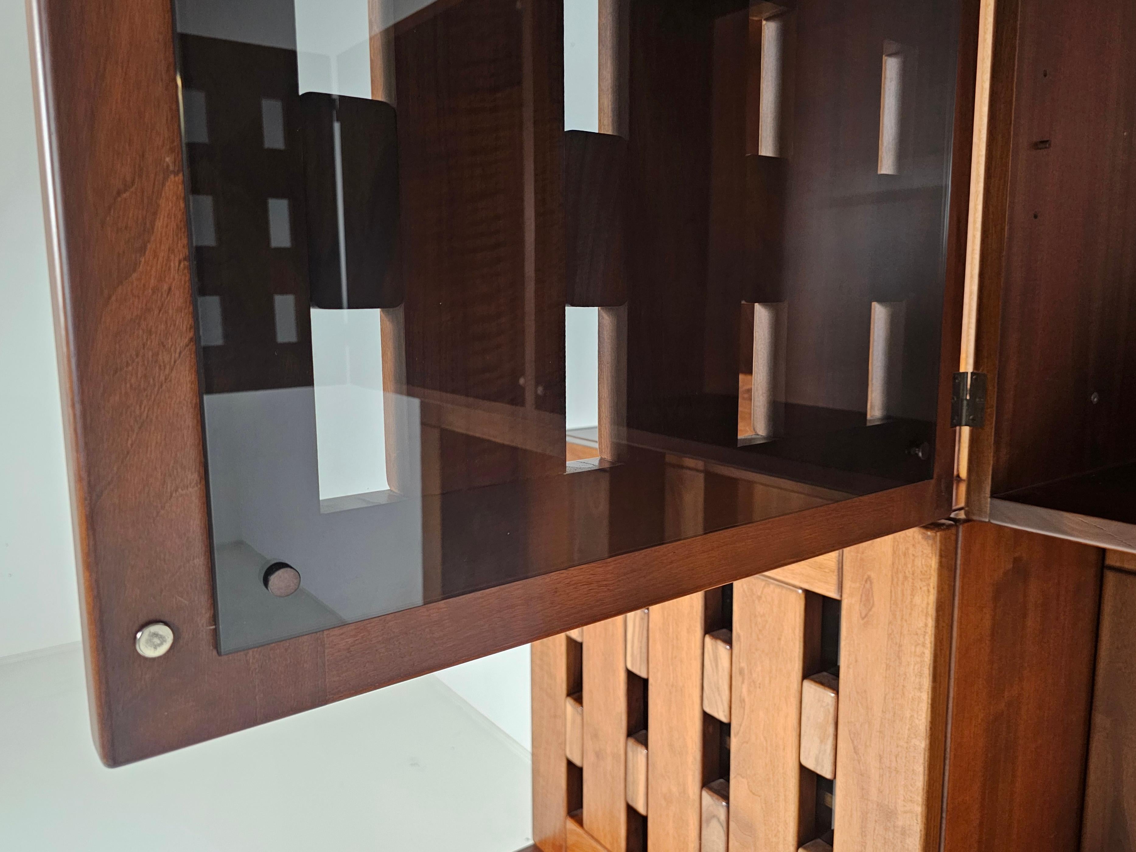 Plato Sideboard in solid walnut wood by Ferdinando Meccani, 1969 For Sale 2