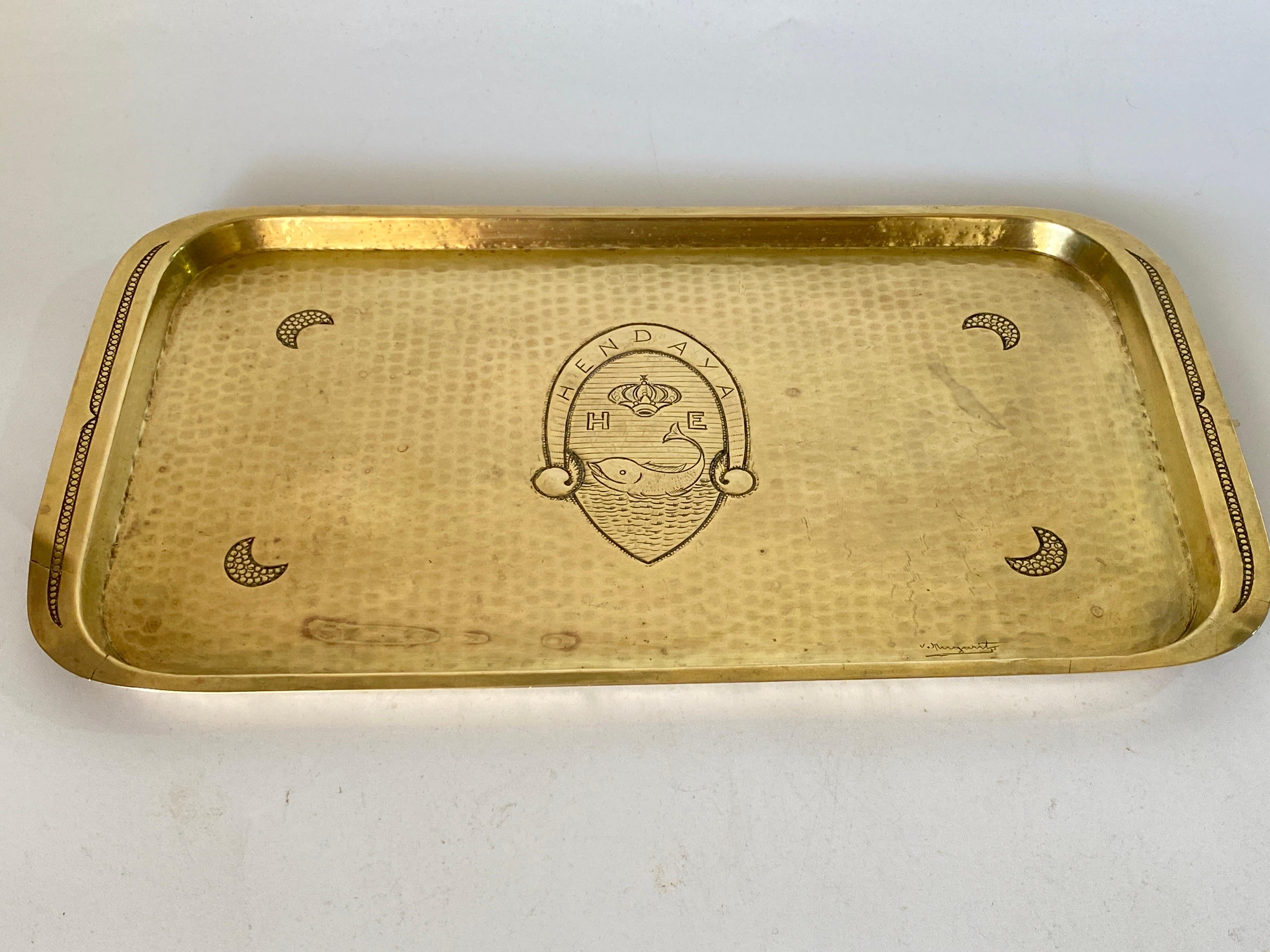 Platte aus Messing, Art-Déco-Periode, Goldfarbe, 2 signiert, Frankreich, 1940 im Angebot 5