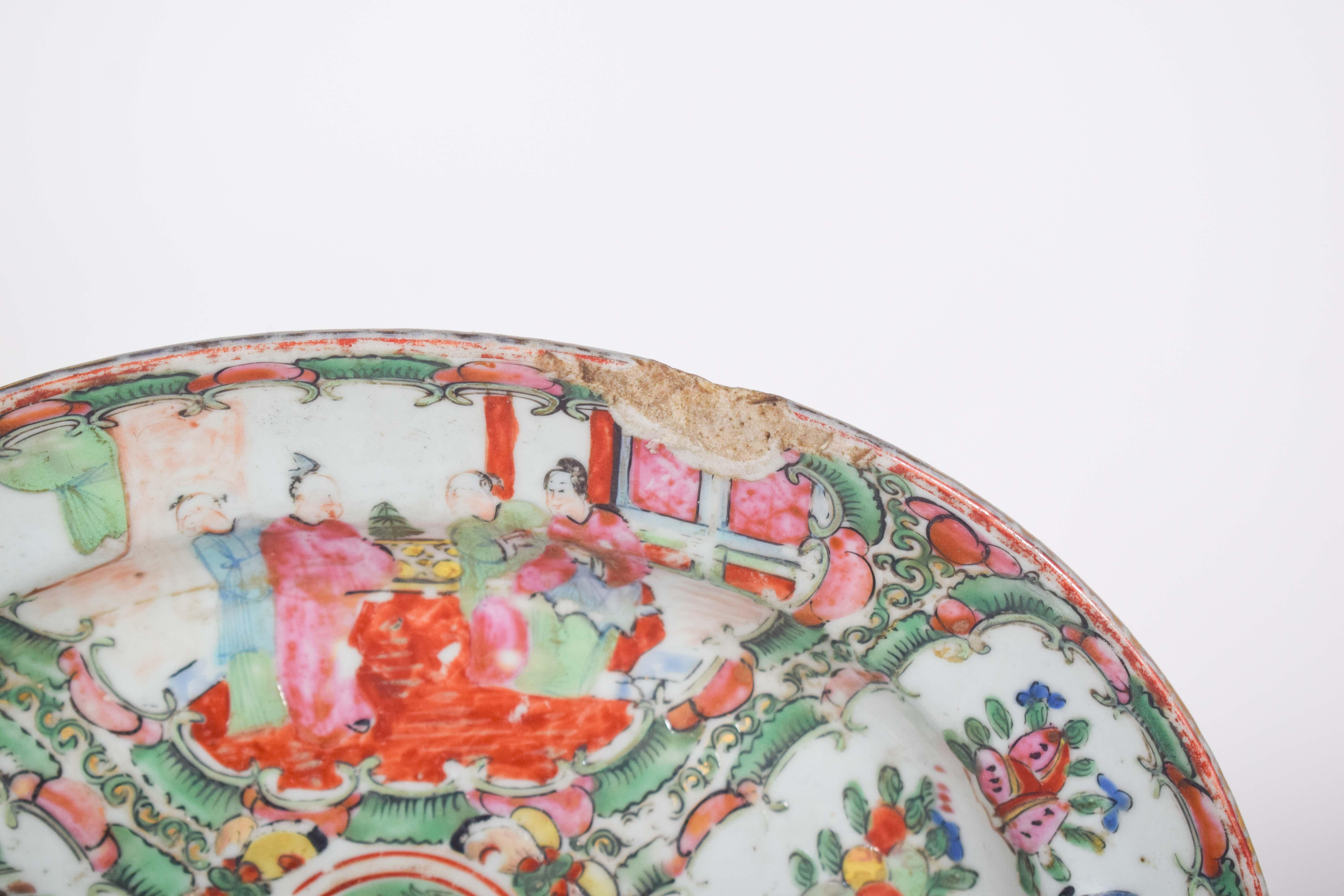 Teller, chinesisches Exportporzellan, polychromer und vergoldeter Dekor 