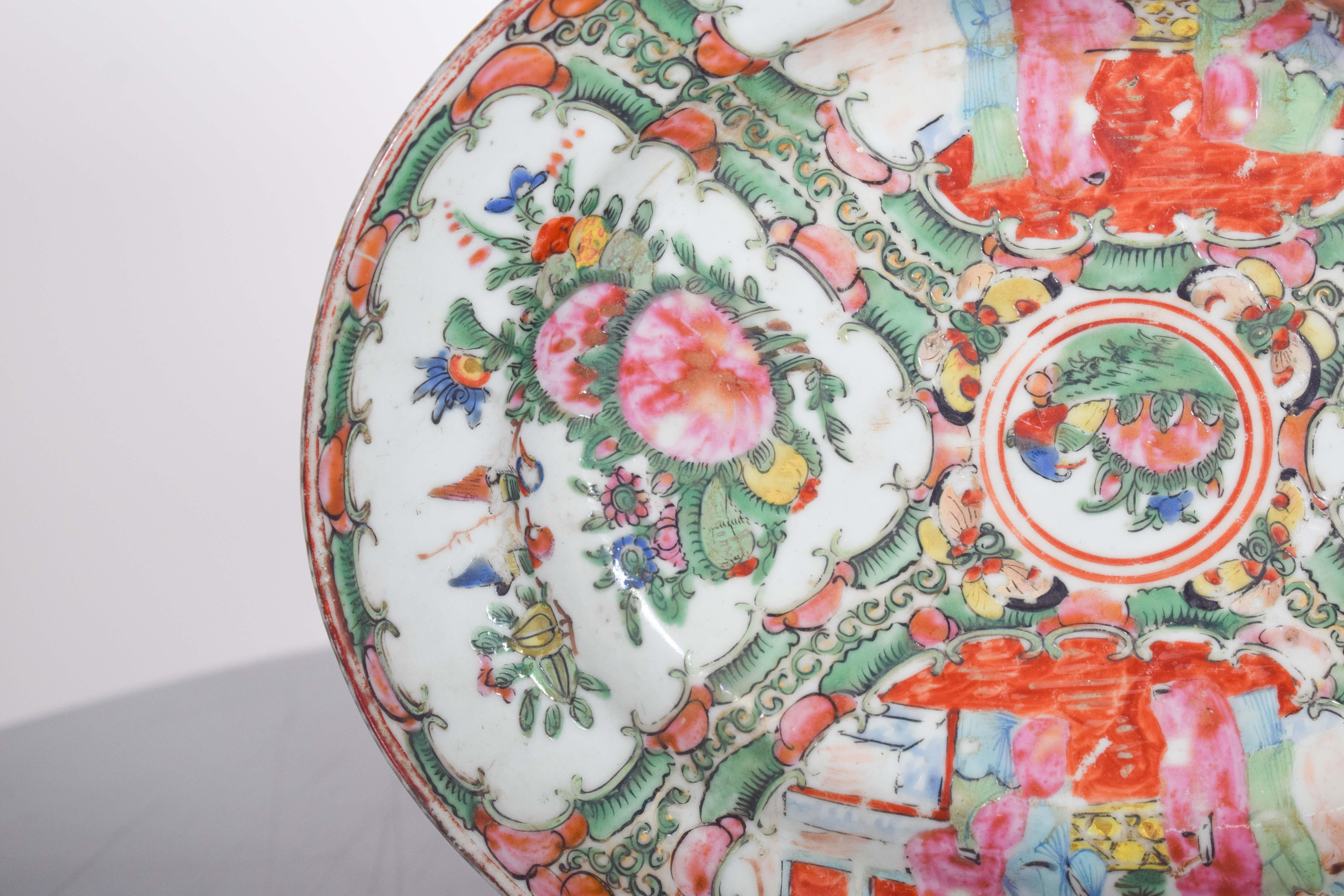 Platte aus chinesischem Exportporzellan, polychrom lackiert (Rokoko) im Angebot