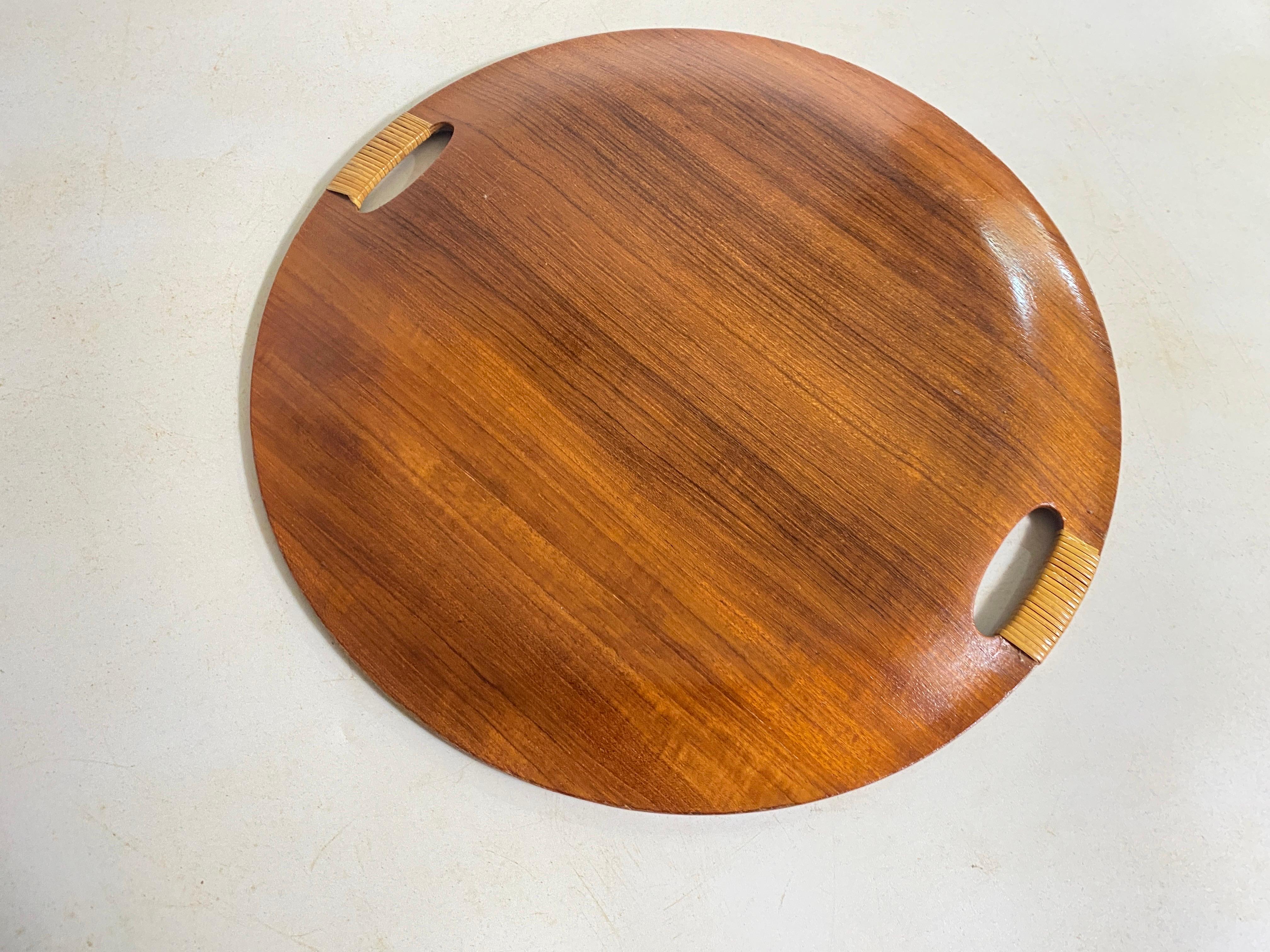 Platte oder Tablett in  Wood Dennemark 1960s Brown Farbe Runde Form im Zustand „Gut“ im Angebot in Auribeau sur Siagne, FR