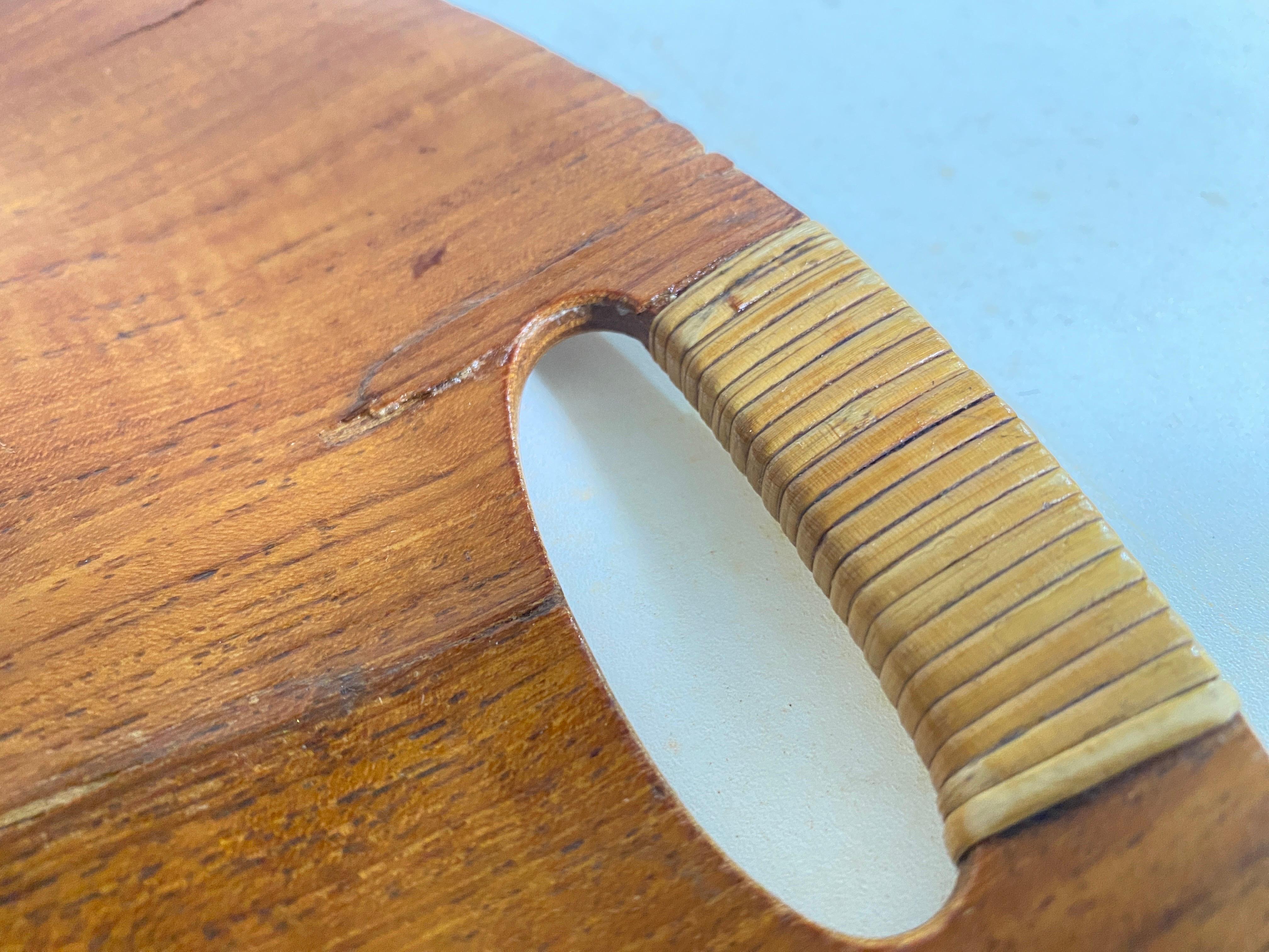 Platte oder Tablett in  Wood Dennemark 1960s Brown Farbe Runde Form (Holz) im Angebot